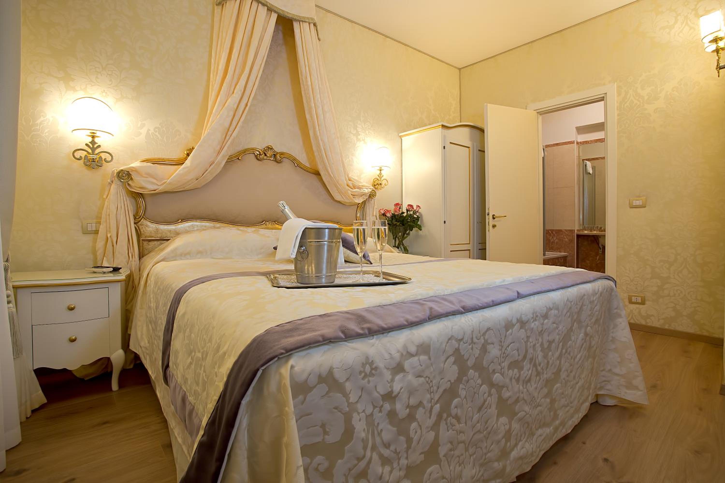 Deluxe Double Room photo 2
