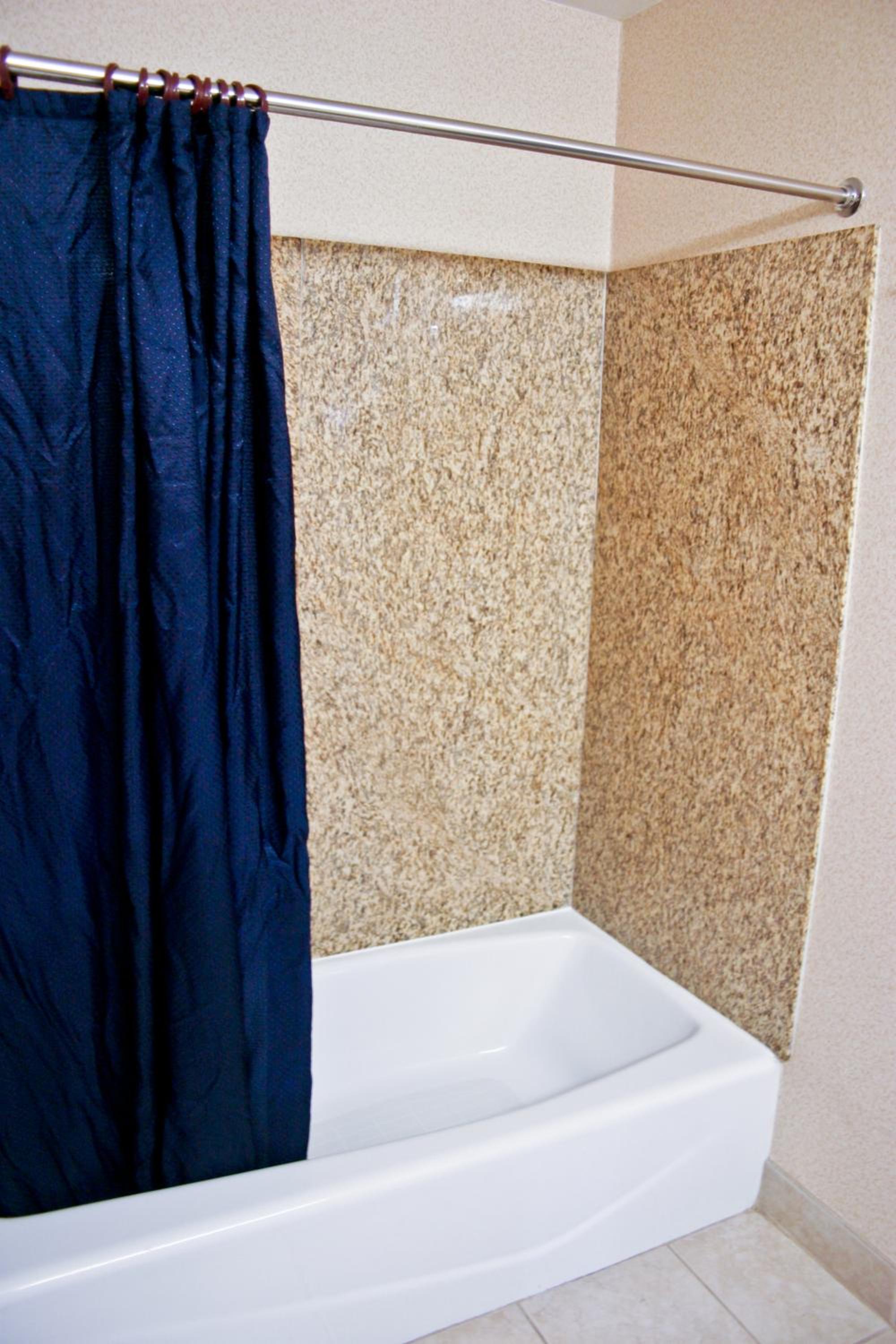 King Room with Spa Bath - Photo 3