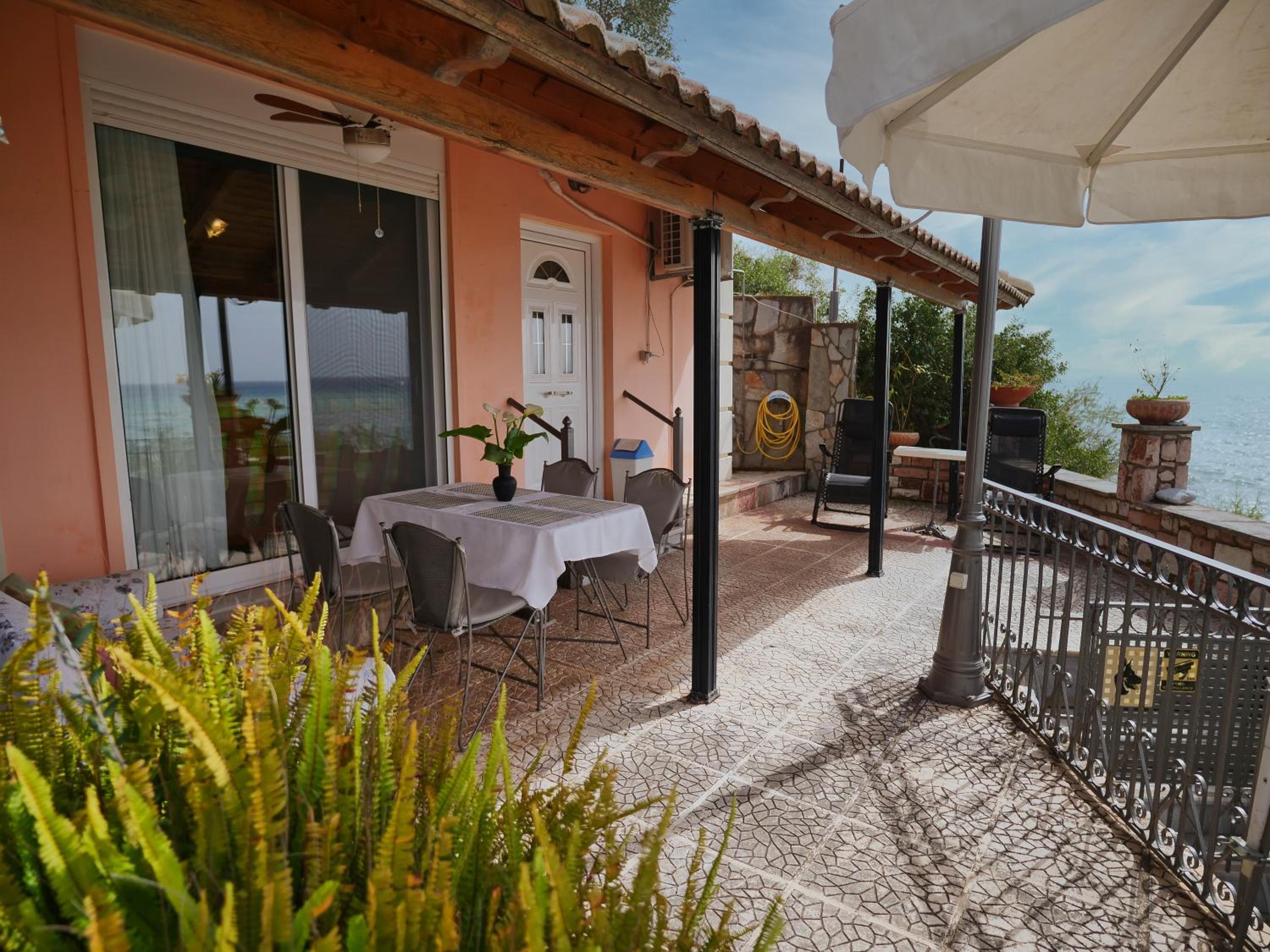 Bungalow - Water Front 