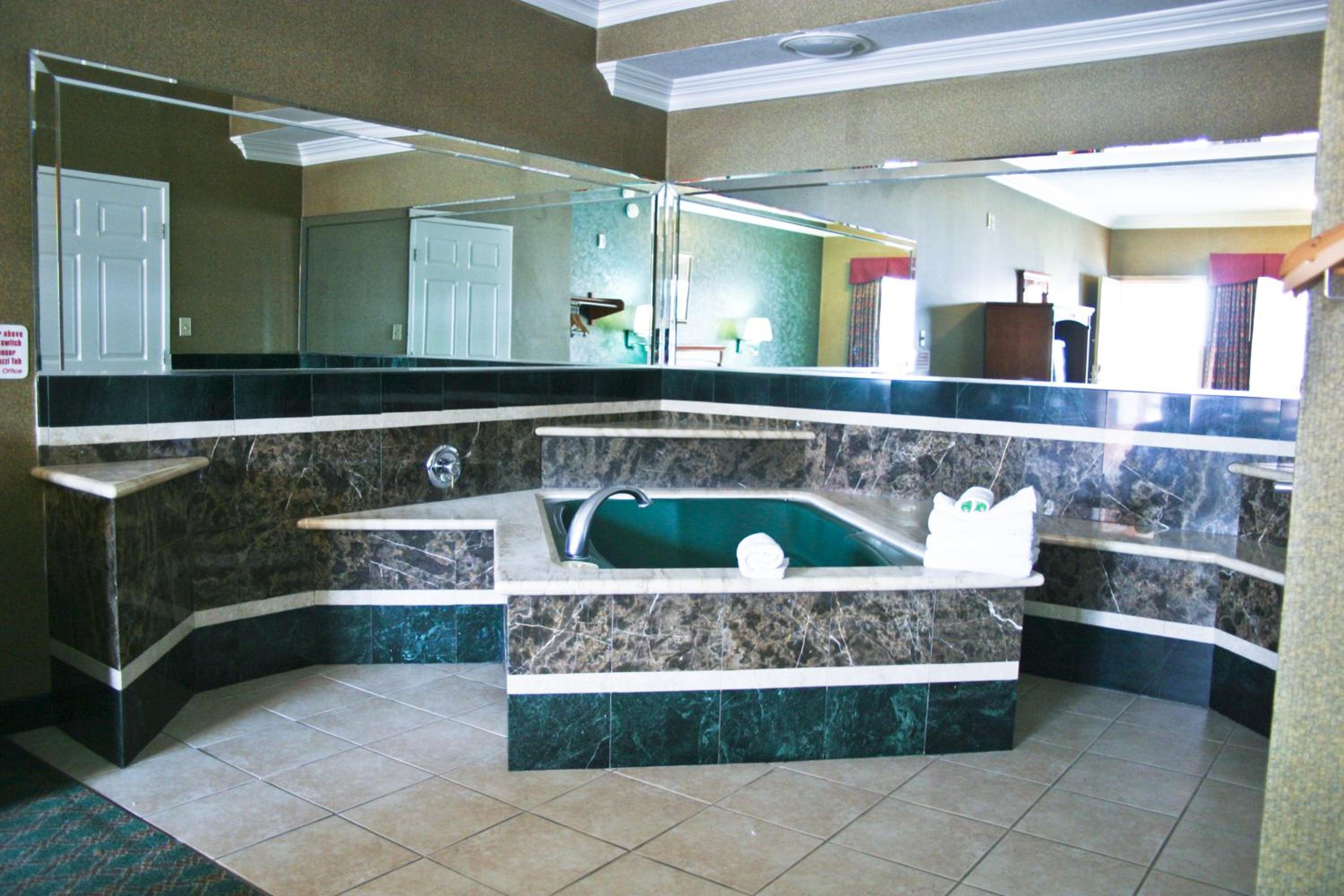 King Room with Spa Bath - Photo 9