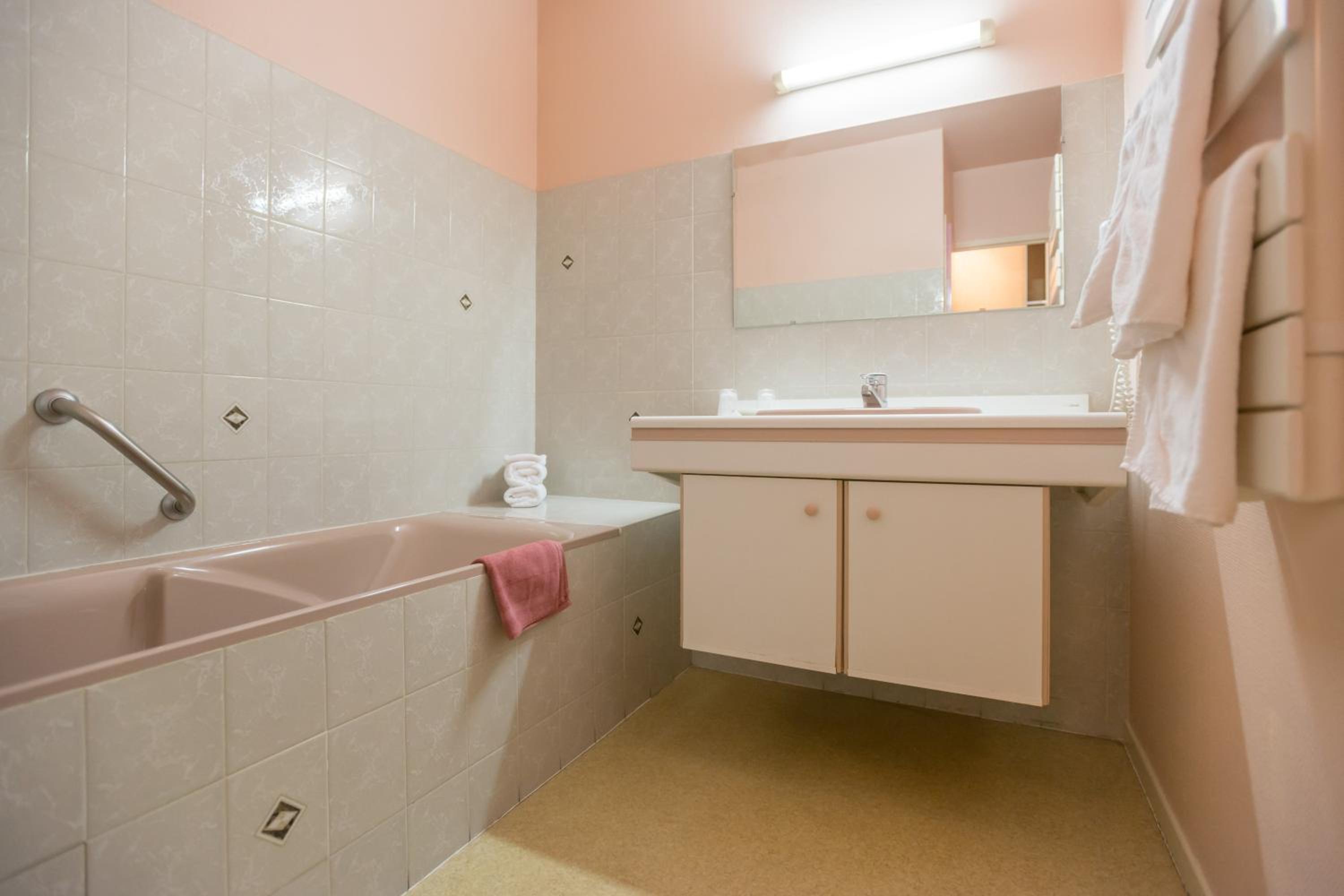 Queen Room with Balcony photo 2