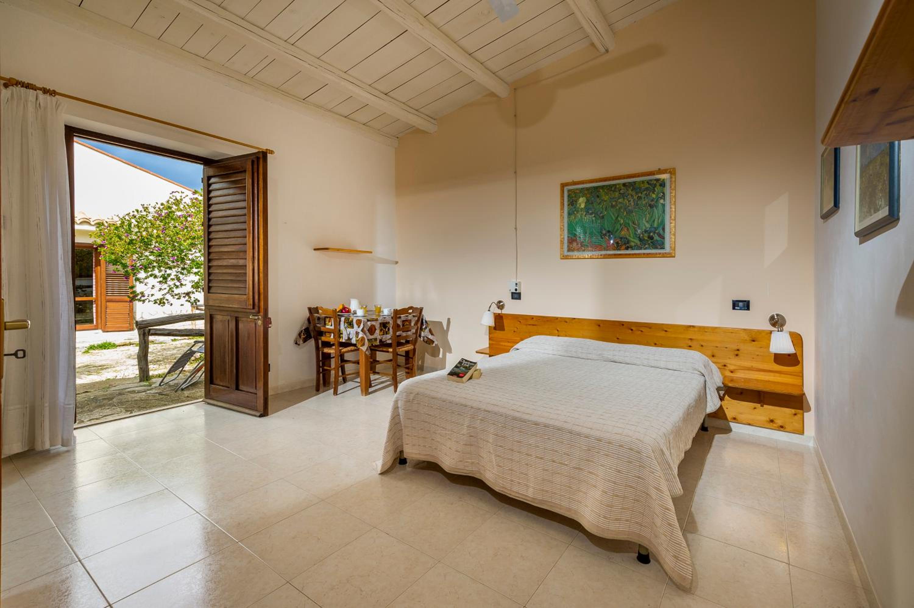 Large Double Room photo 1