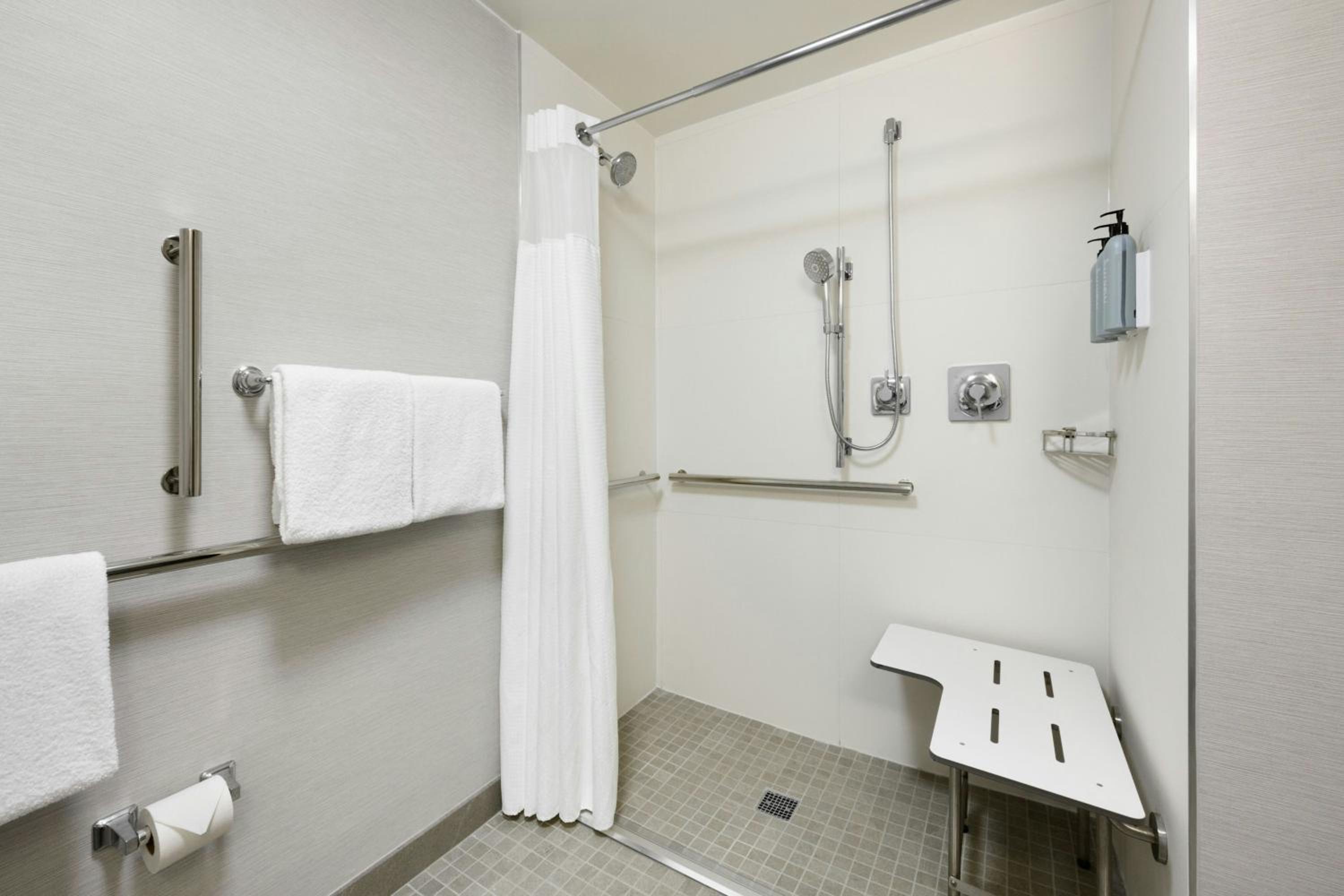 Queen Room with Two Queen Beds and Roll-in Shower - Mobility and Hearing Accessible photo 3