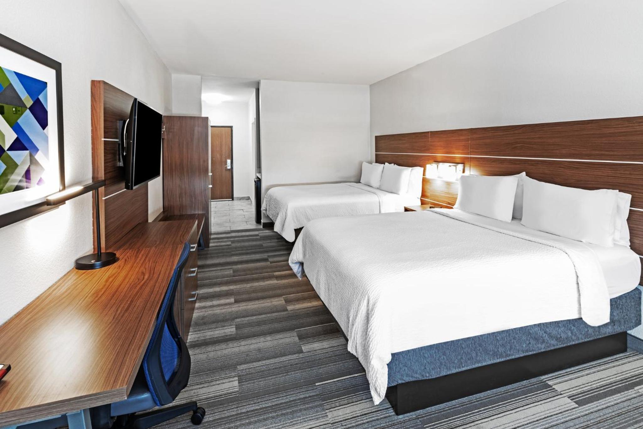 Standard Queen Room with Two Queen Beds and Mobility Accessible Roll-In Shower - Photo 3