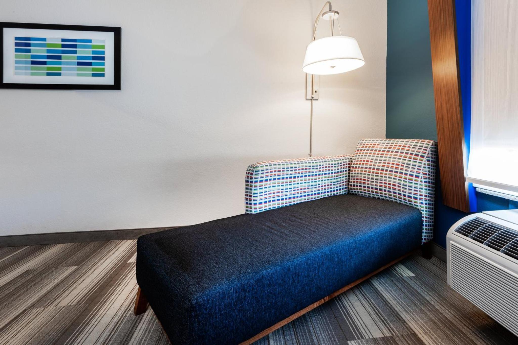Deluxe Suite - Mobility Accessible - Non-Smoking - Photo 1