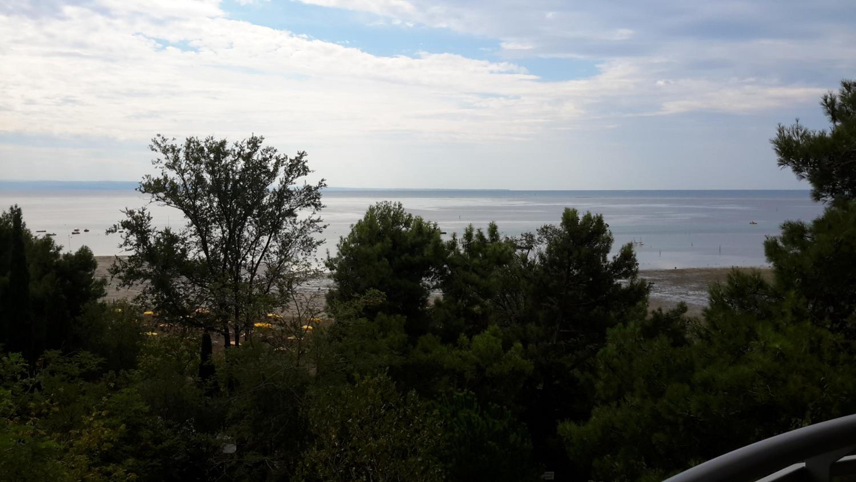 One-Bedroom Apartment with Sea View photo 2