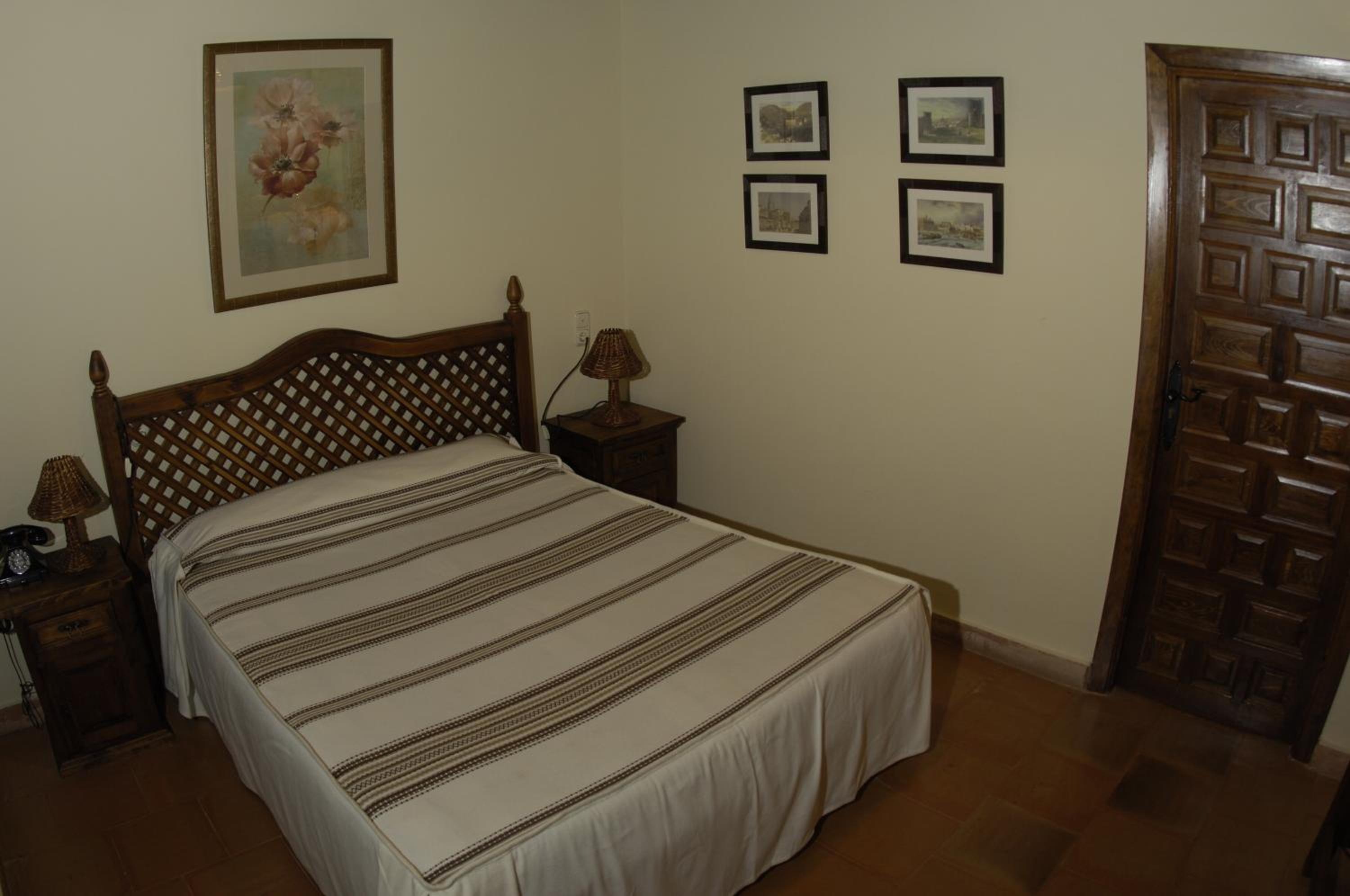 Double or Twin Room photo 2
