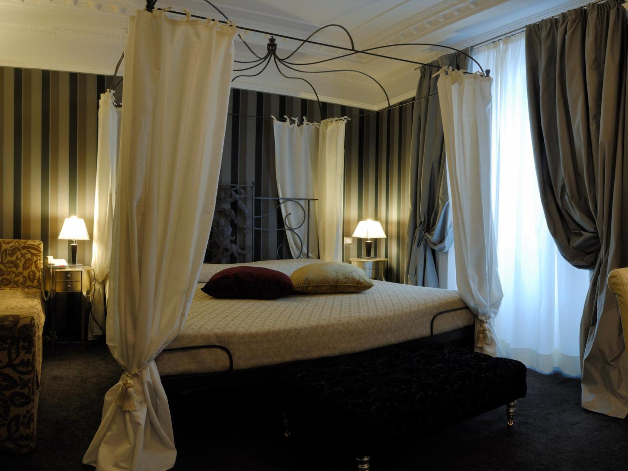Superior Triple Room thumbnail 5