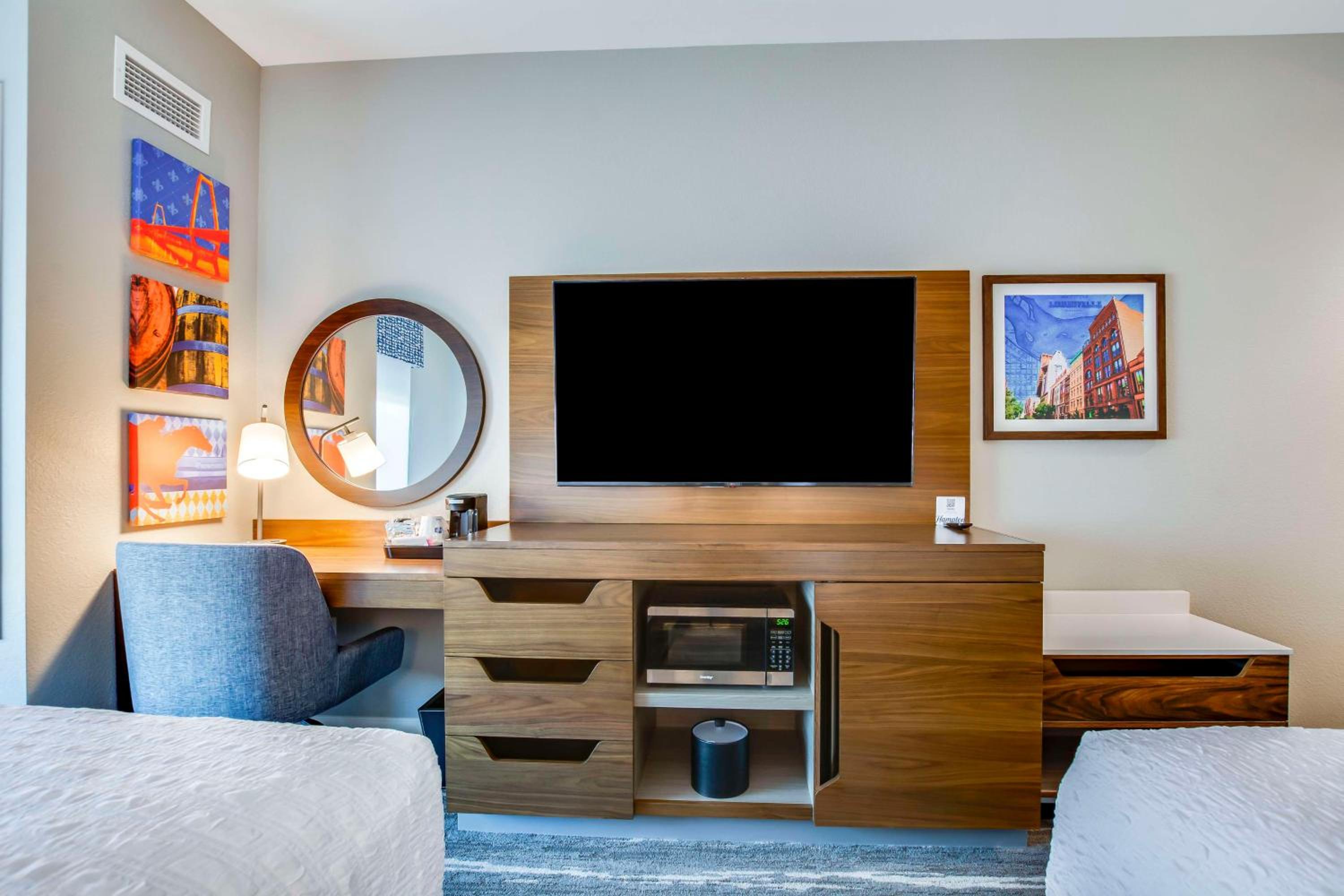 Queen Room with Two Queen Beds - Photo 6