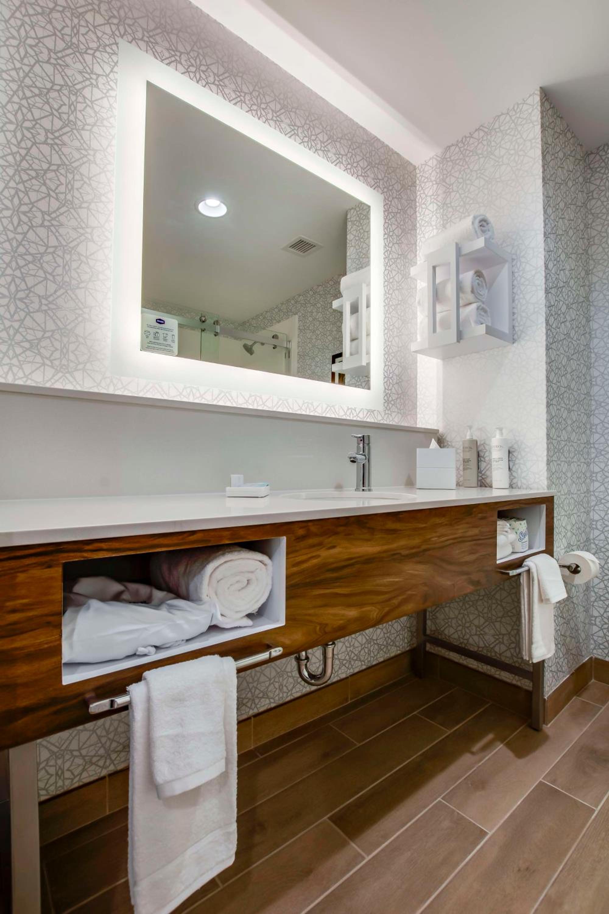 King Studio Suite - Photo 5