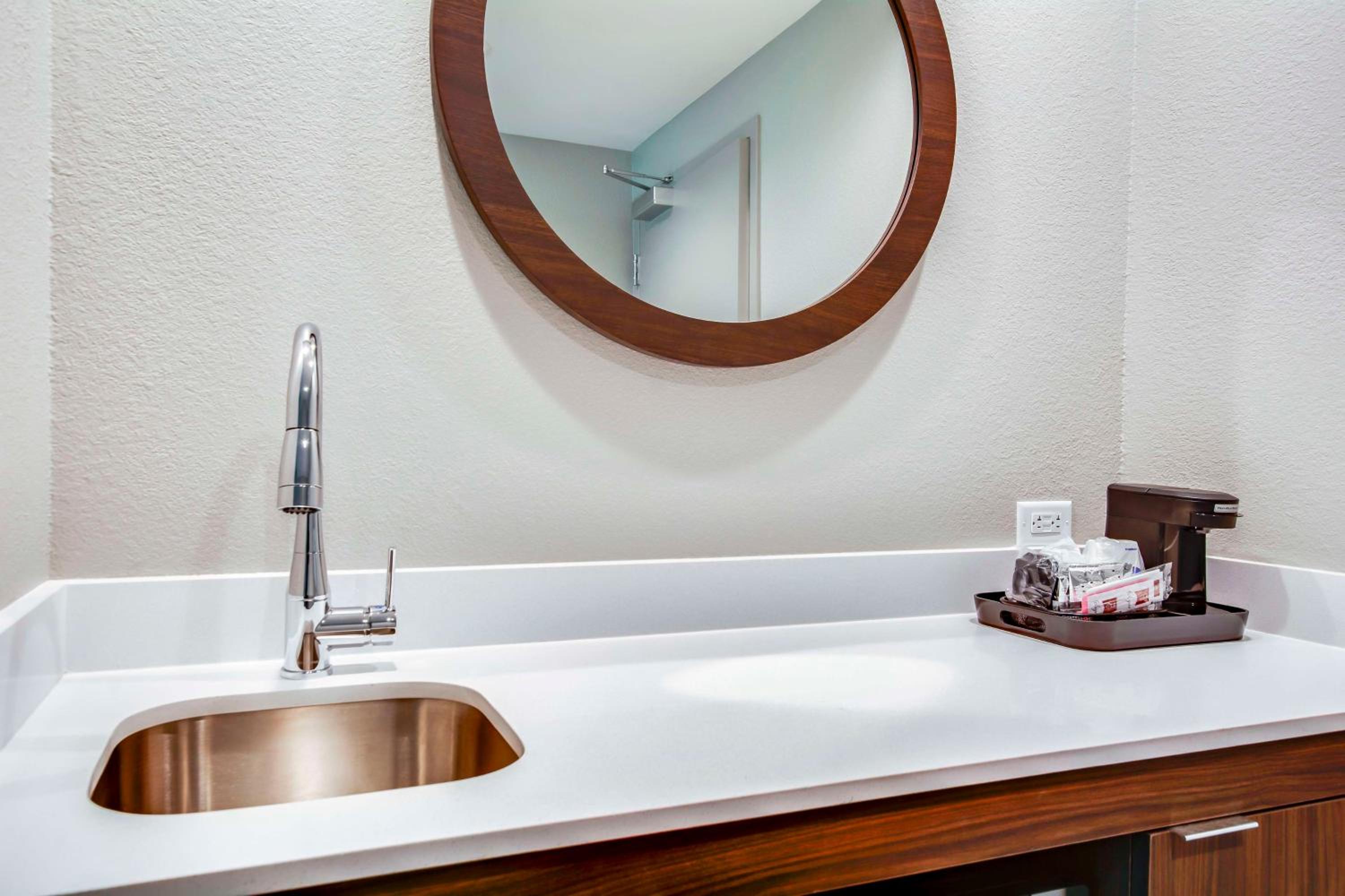 King Studio Suite - Photo 4