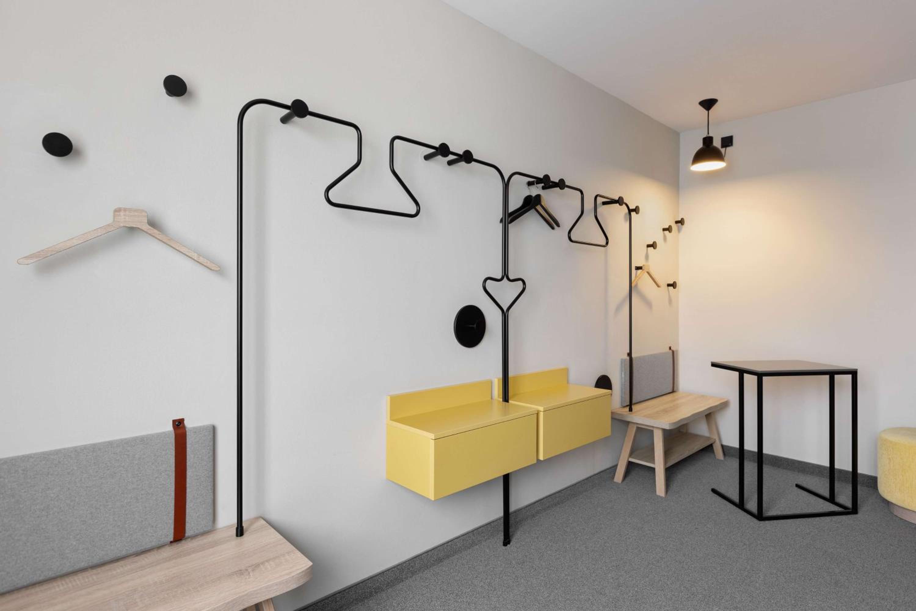King Room with Sofa - Photo 4