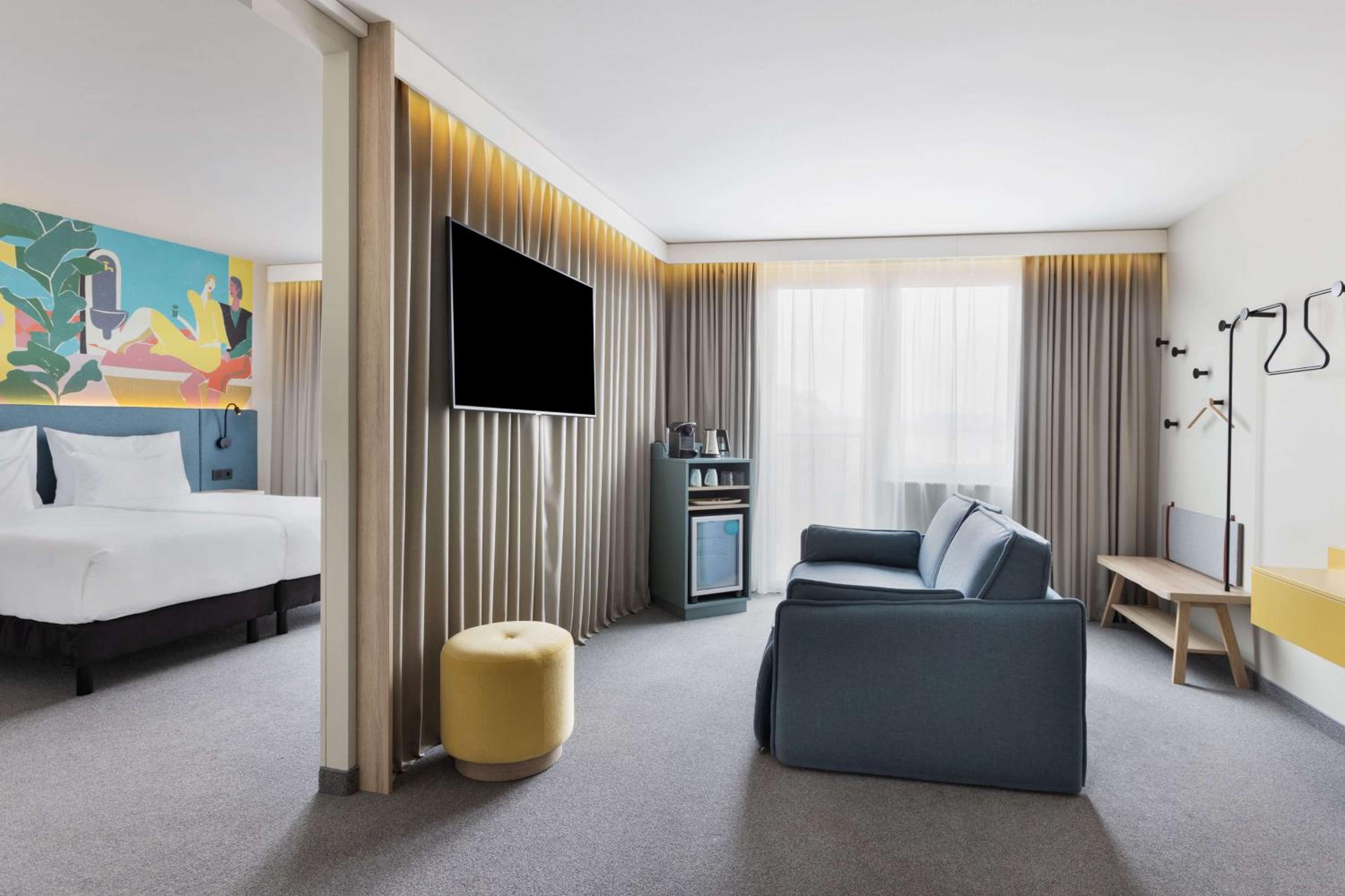 King Room with Sofa - Photo 5