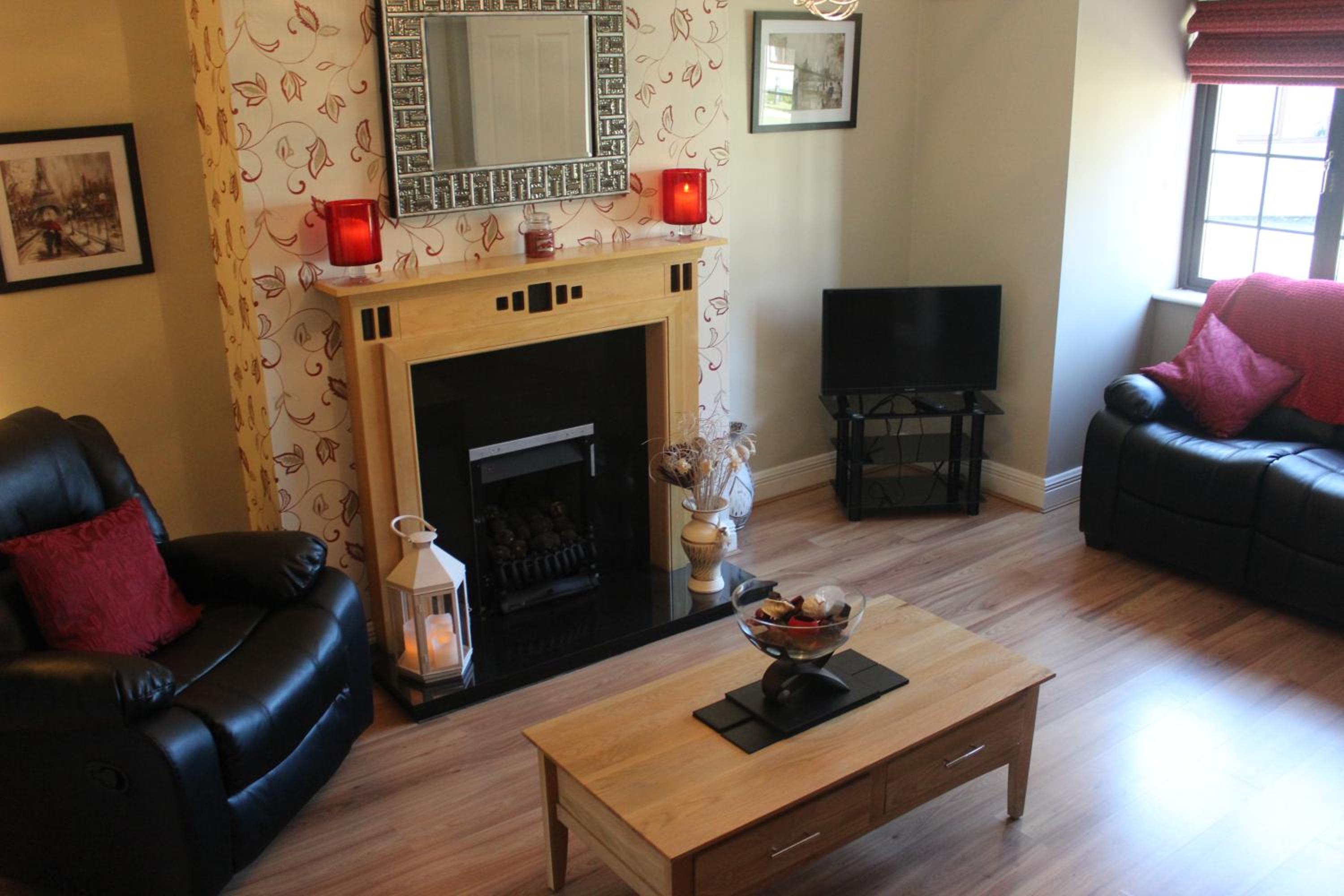 Three-Bedroom House - Photo 2
