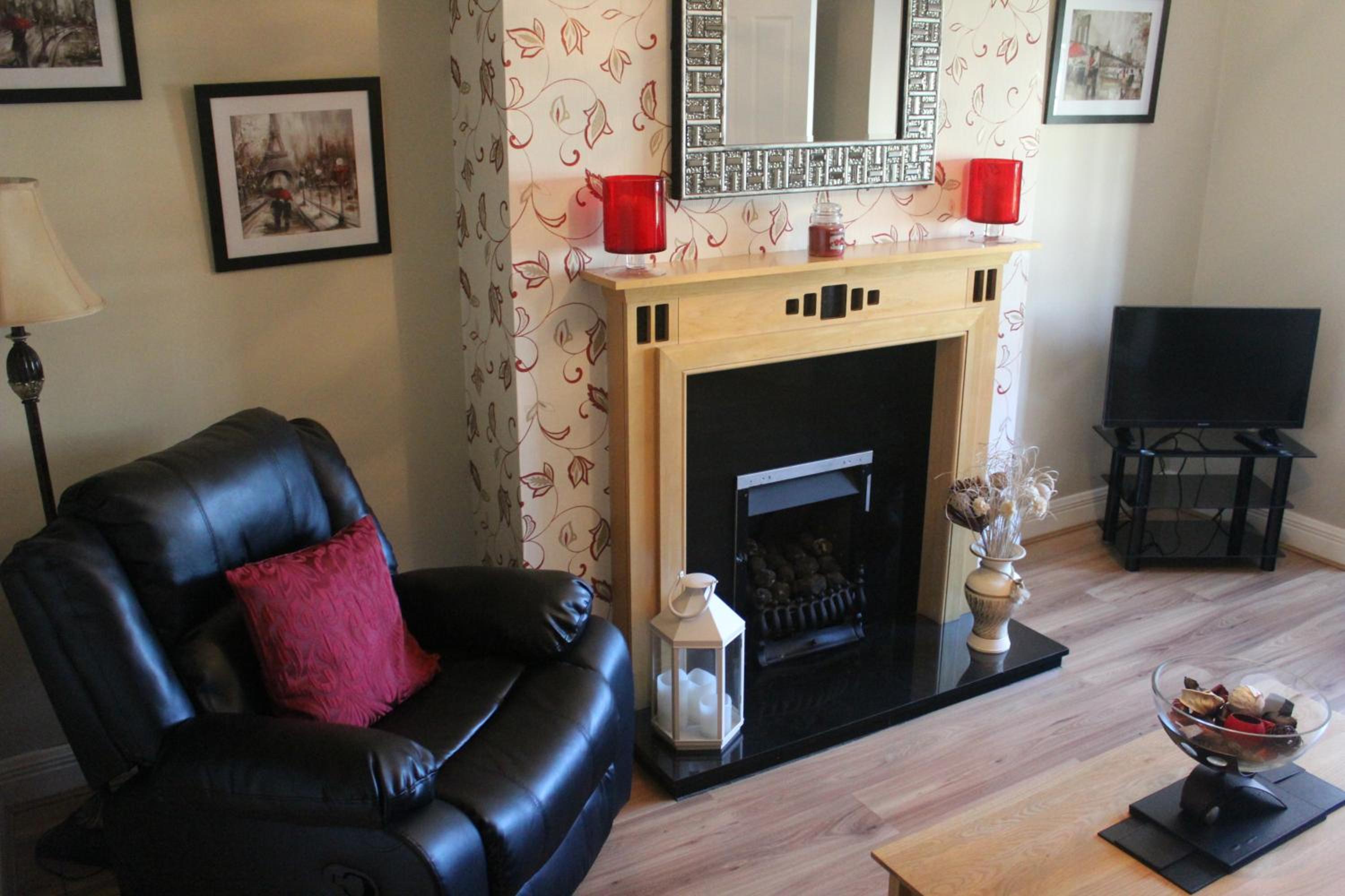 Three-Bedroom House - Photo 7