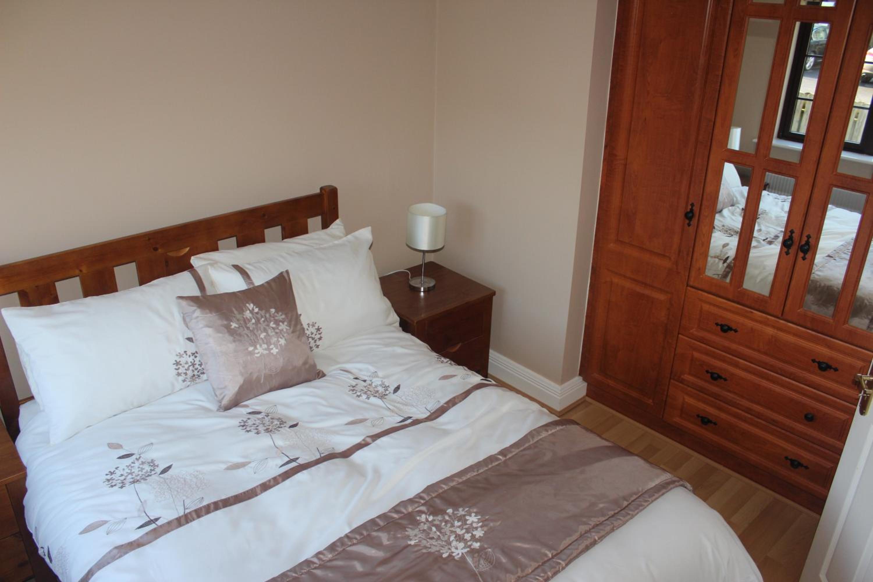 Three-Bedroom House - Photo 9