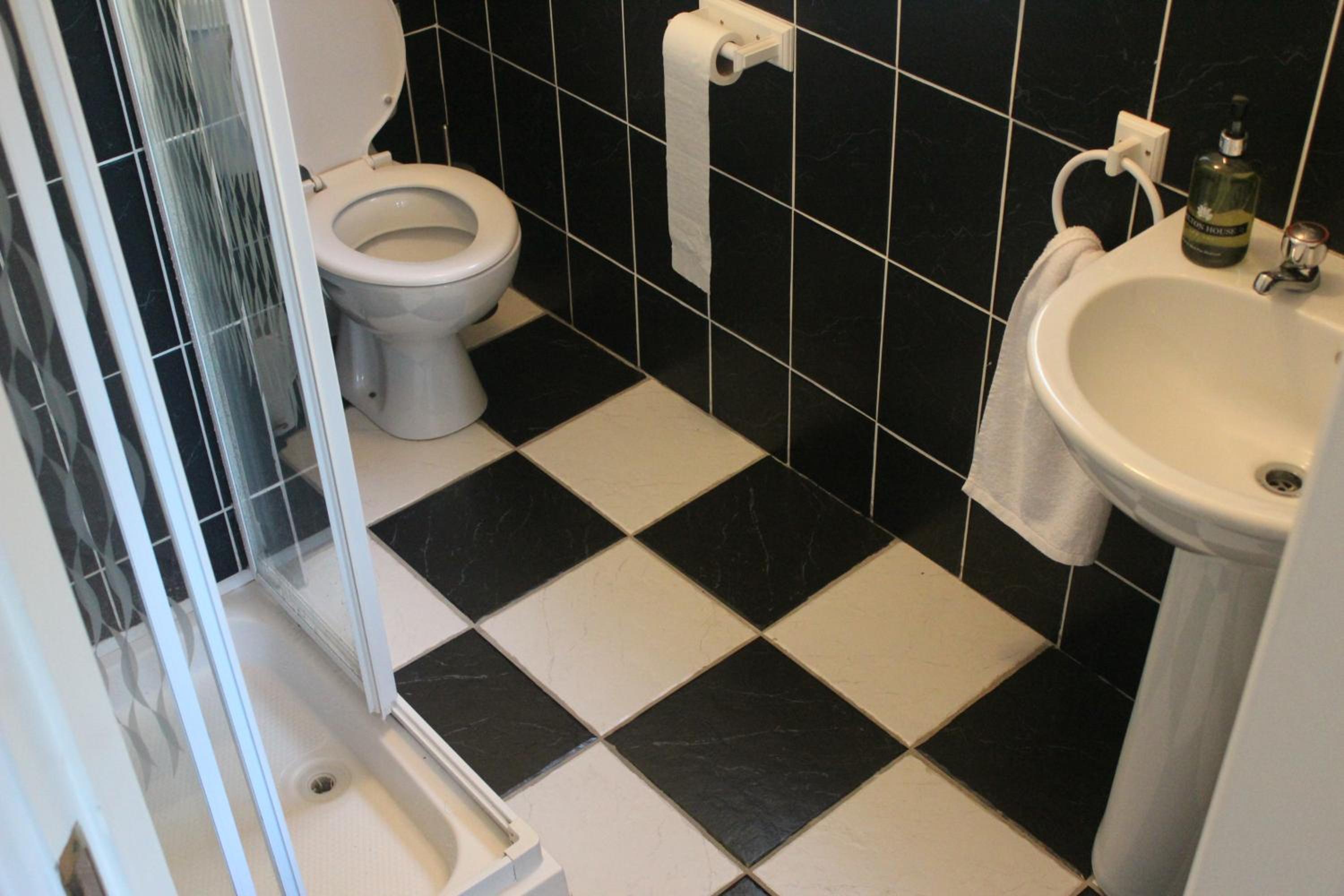 Three-Bedroom House - Photo 11