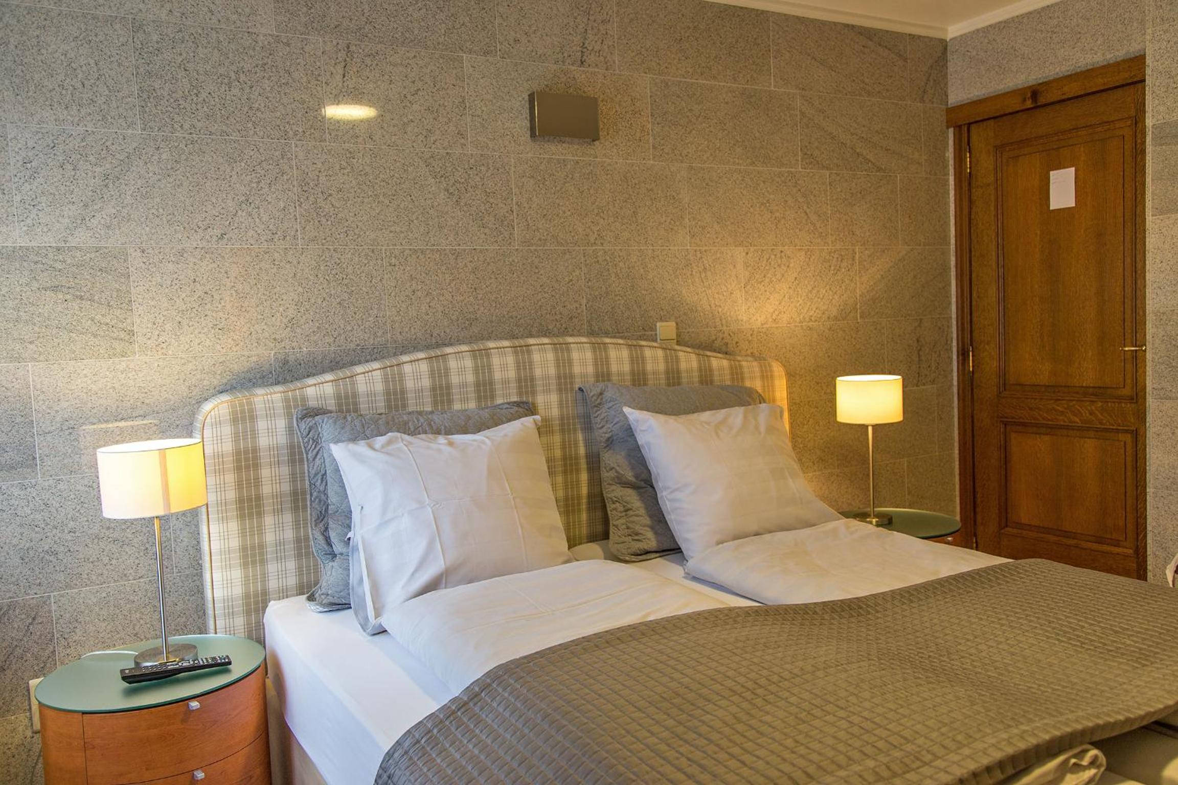 Double Room with Spa Bath photo 2