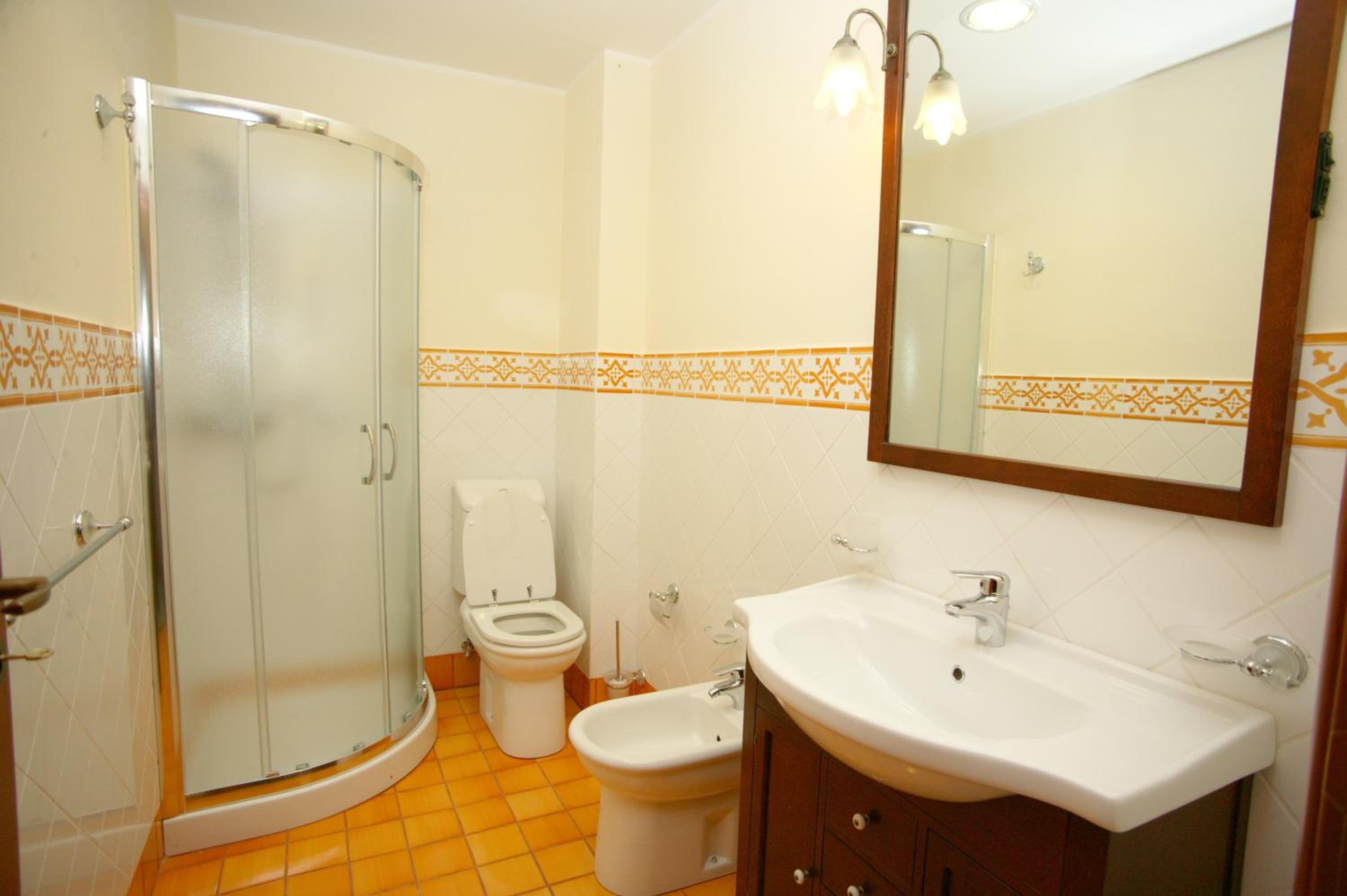Apartment - Ground Floor photo 2