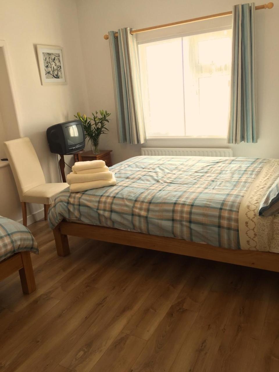 Family Room with Side Sea View - Photo 3