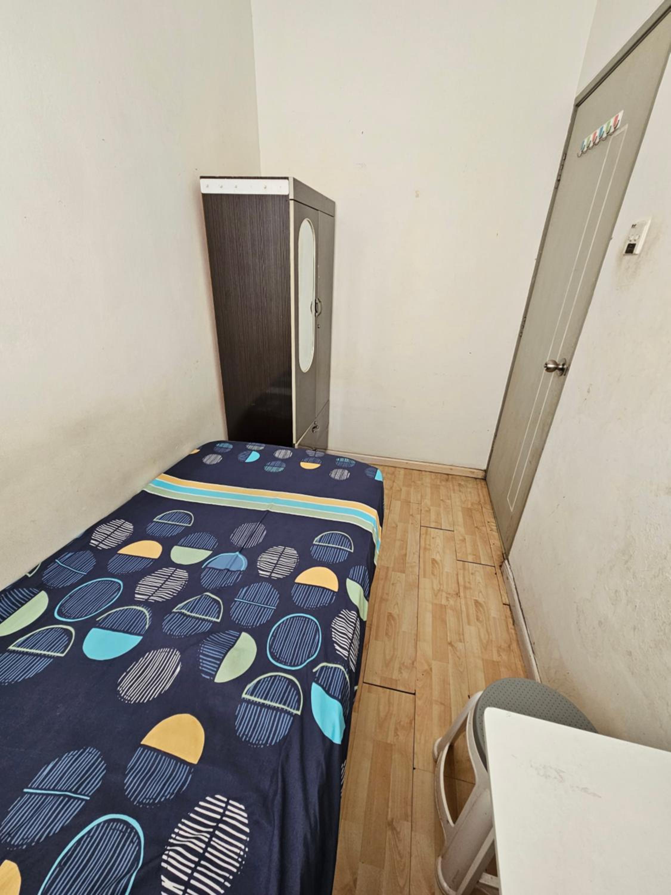 Single Room with Shared Bathroom photo 3