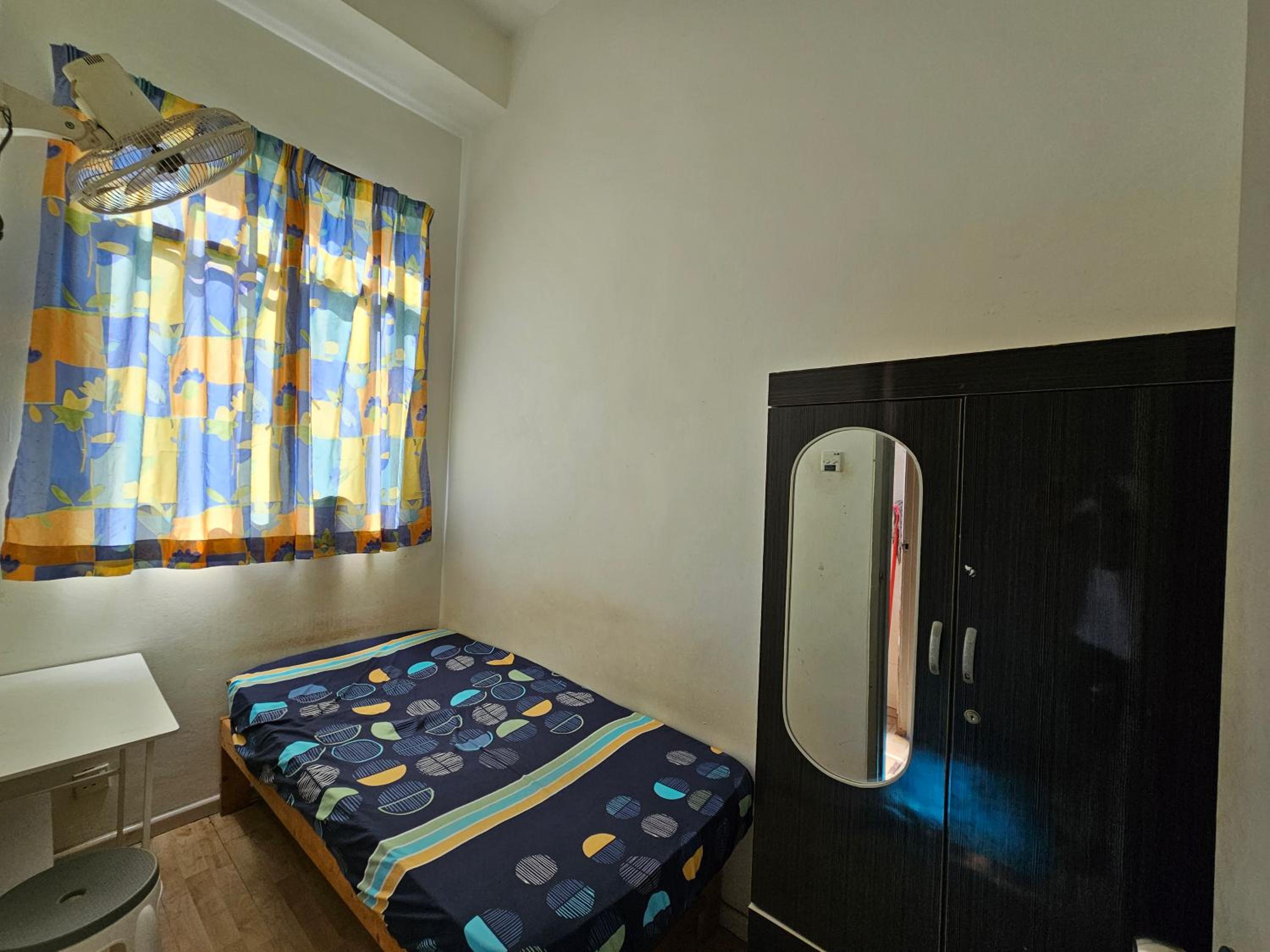 Single Room with Shared Bathroom photo 2
