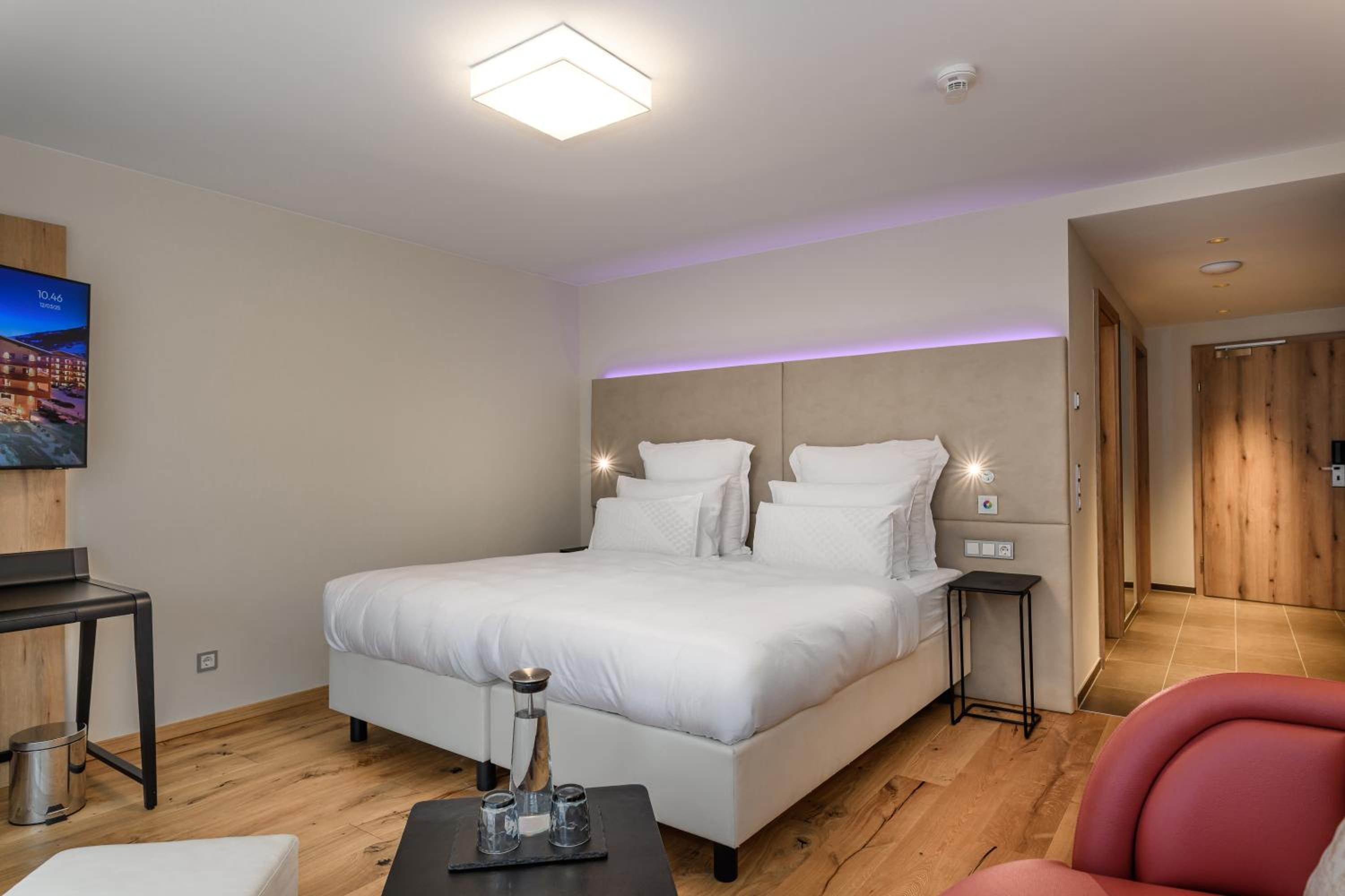 Junior Suite with Mountain View photo 3