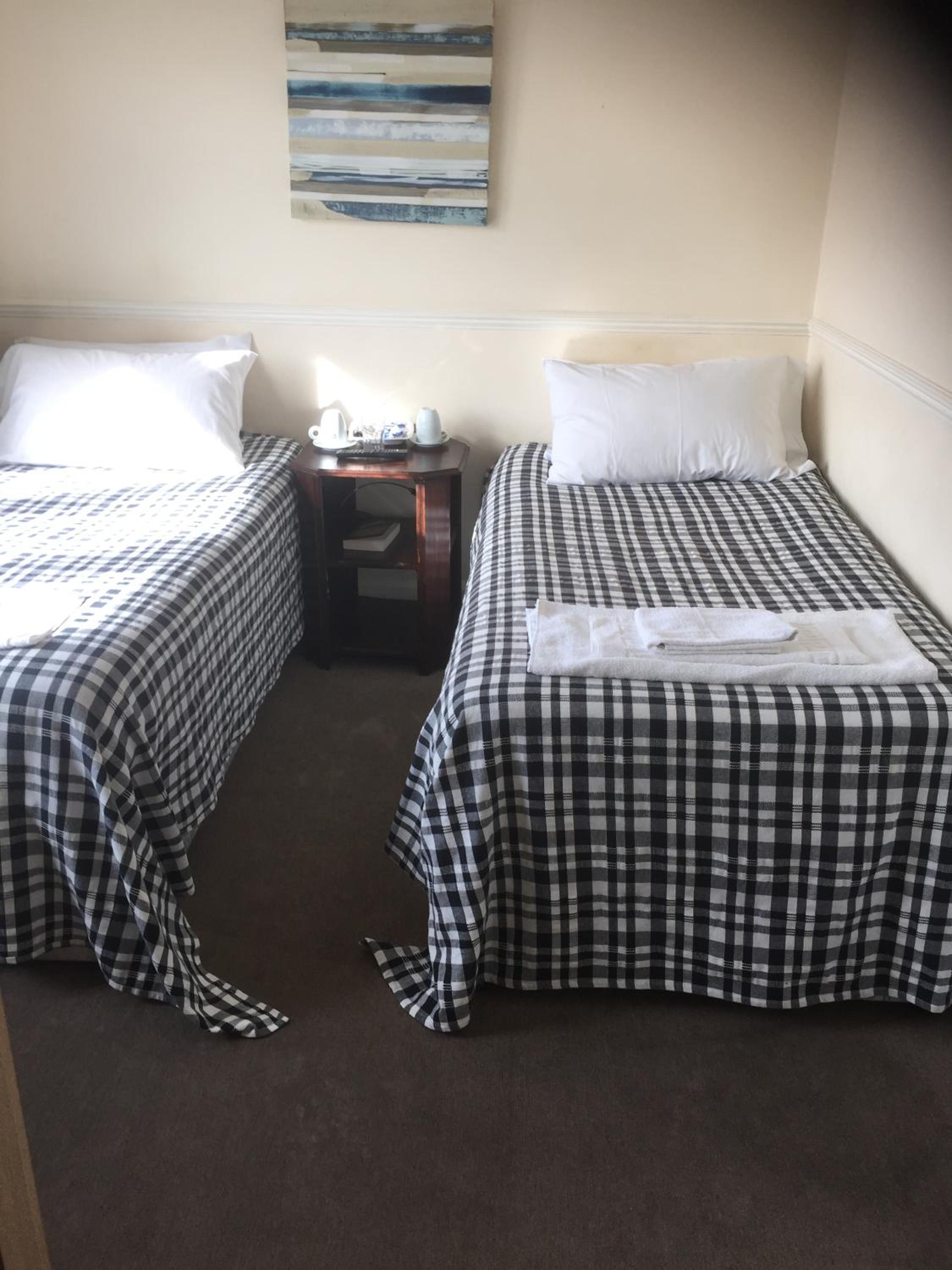 Twin Room with Bathroom photo 3