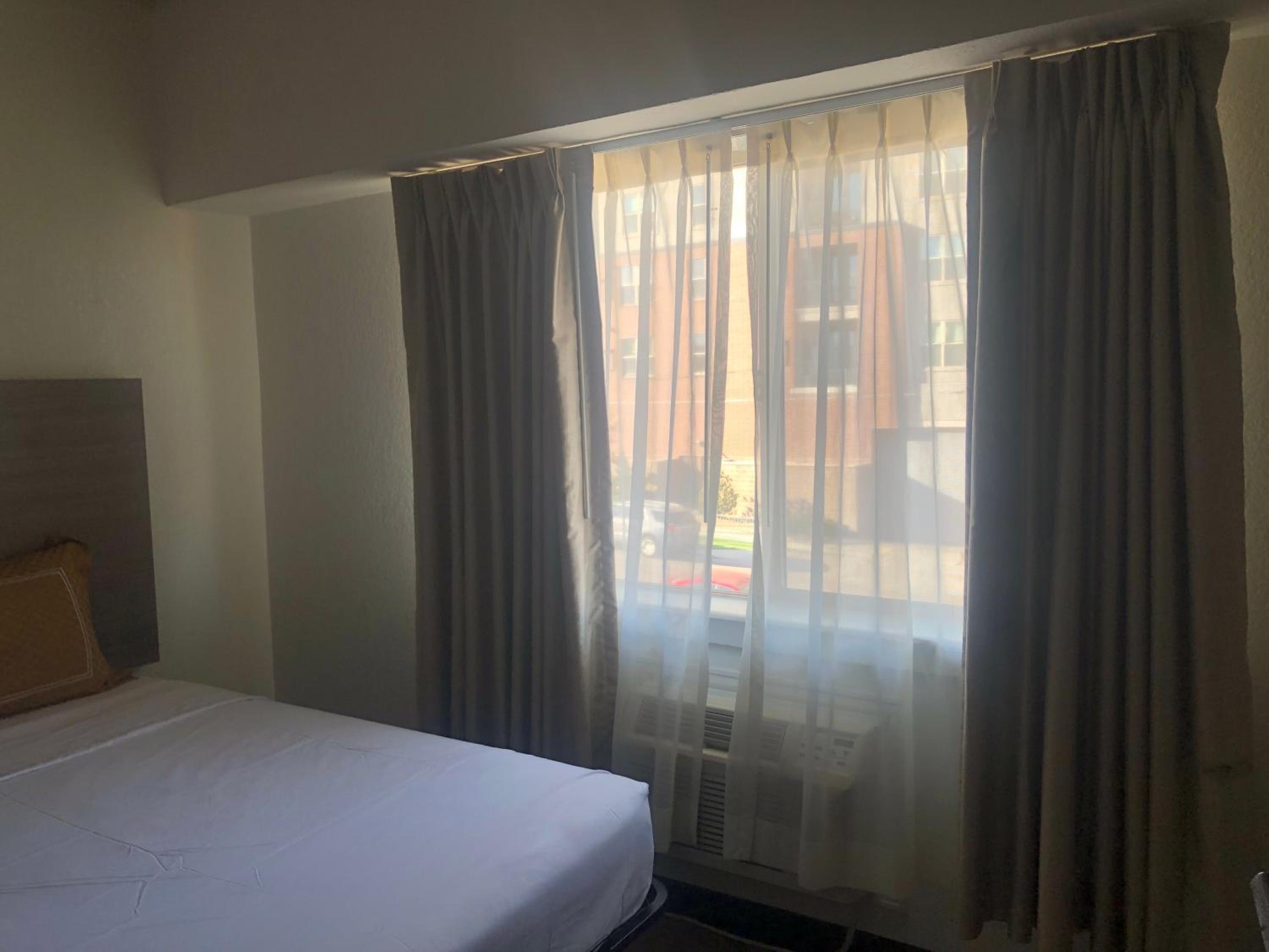 King Room - Non-Smoking - Photo 1