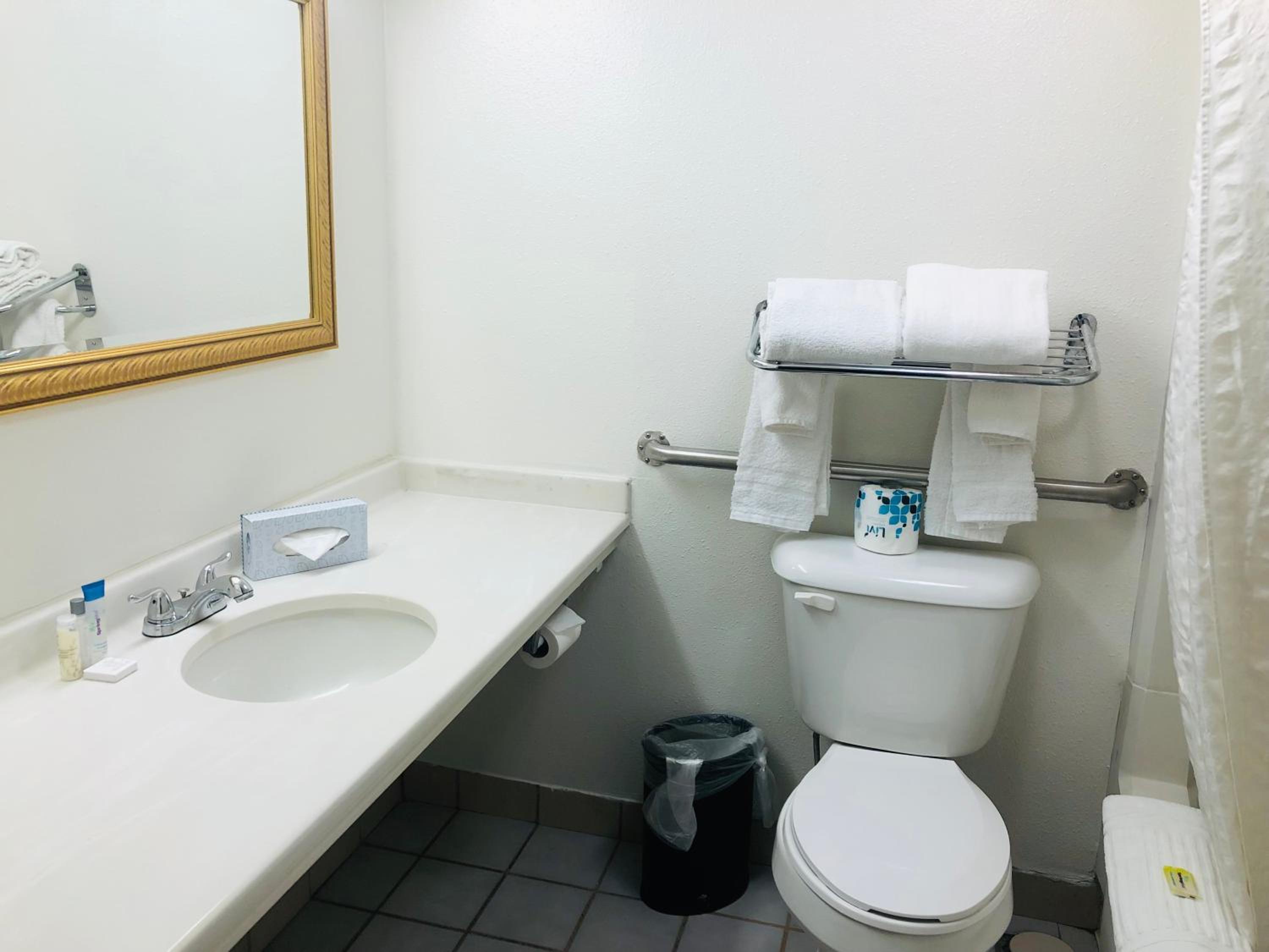 King Room - Non-Smoking - Photo 5