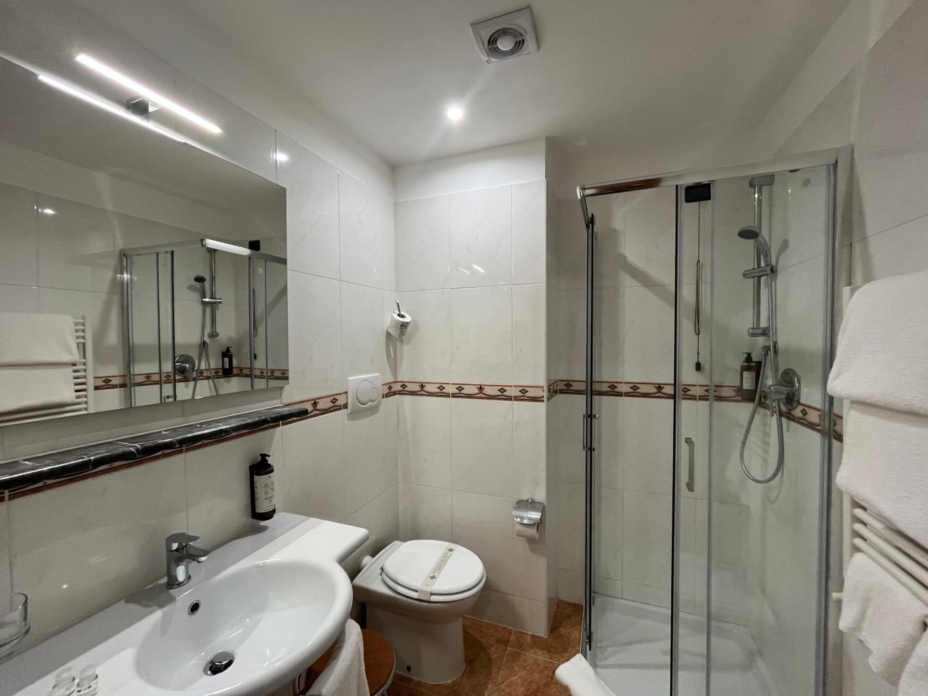 Economy Double or Twin Room - Photo 7