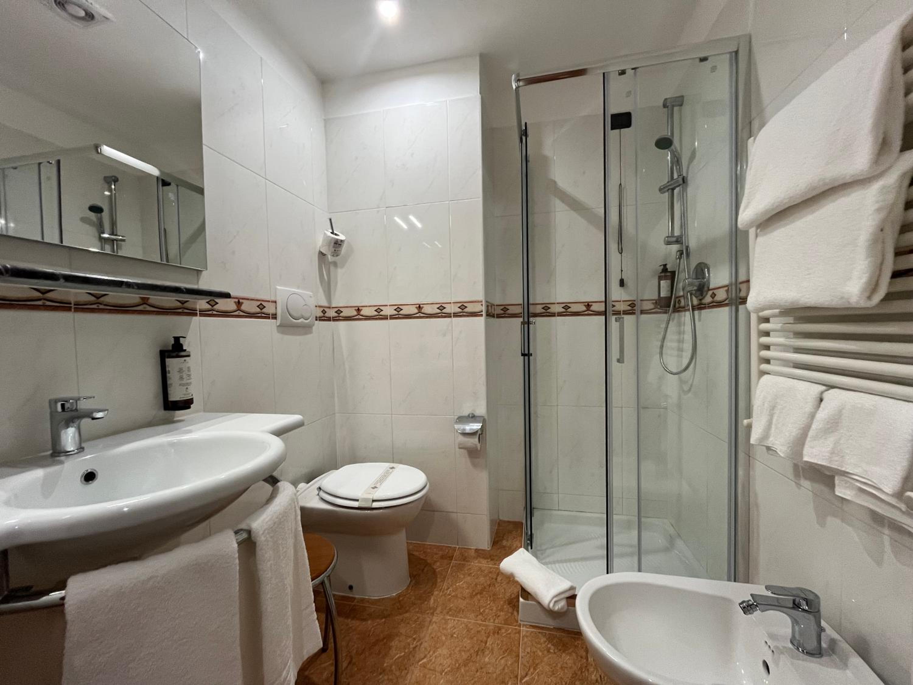 Economy Double or Twin Room - Photo 8