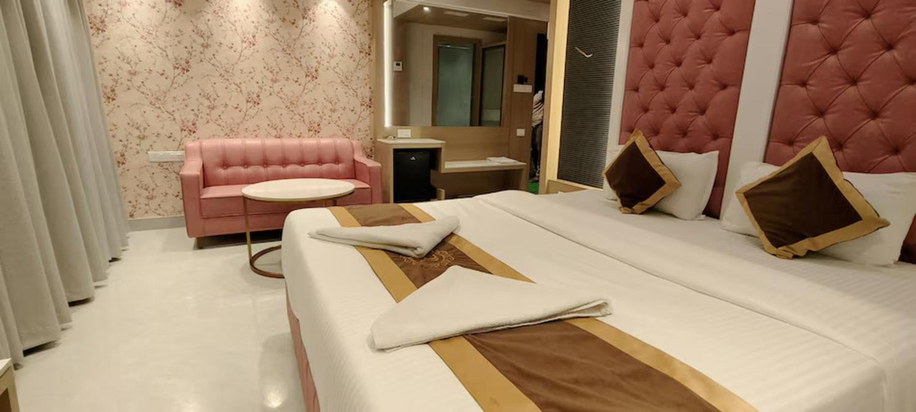 Suite - Photo 1