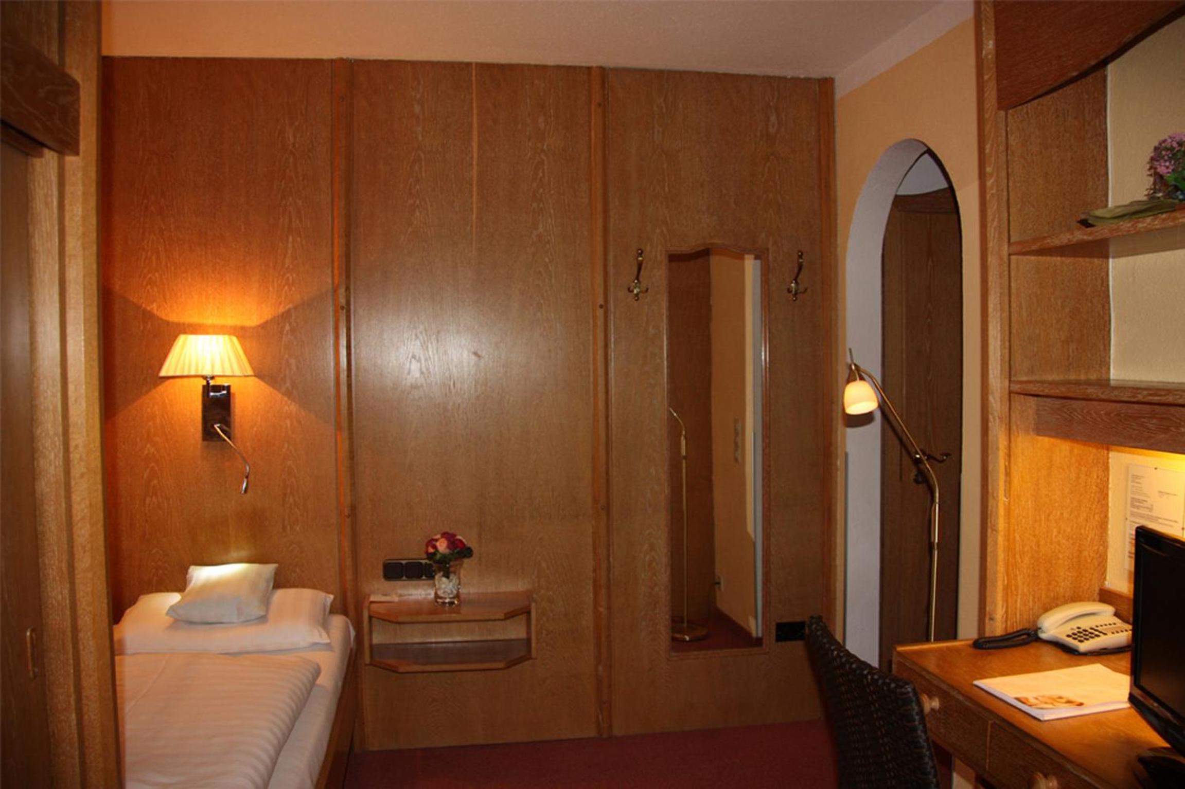 Single Room photo 2