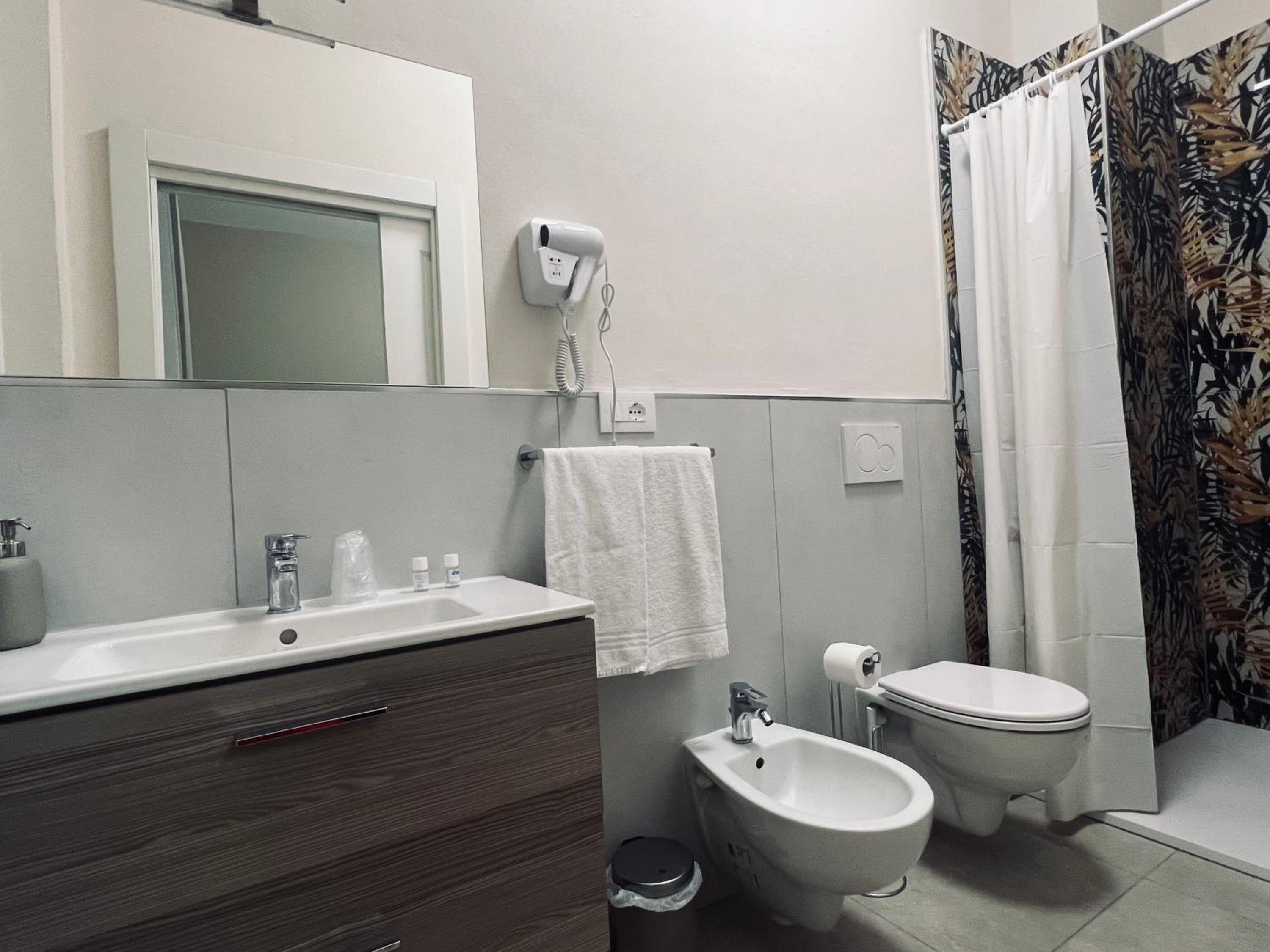 Classic Quadruple Room - Photo 3