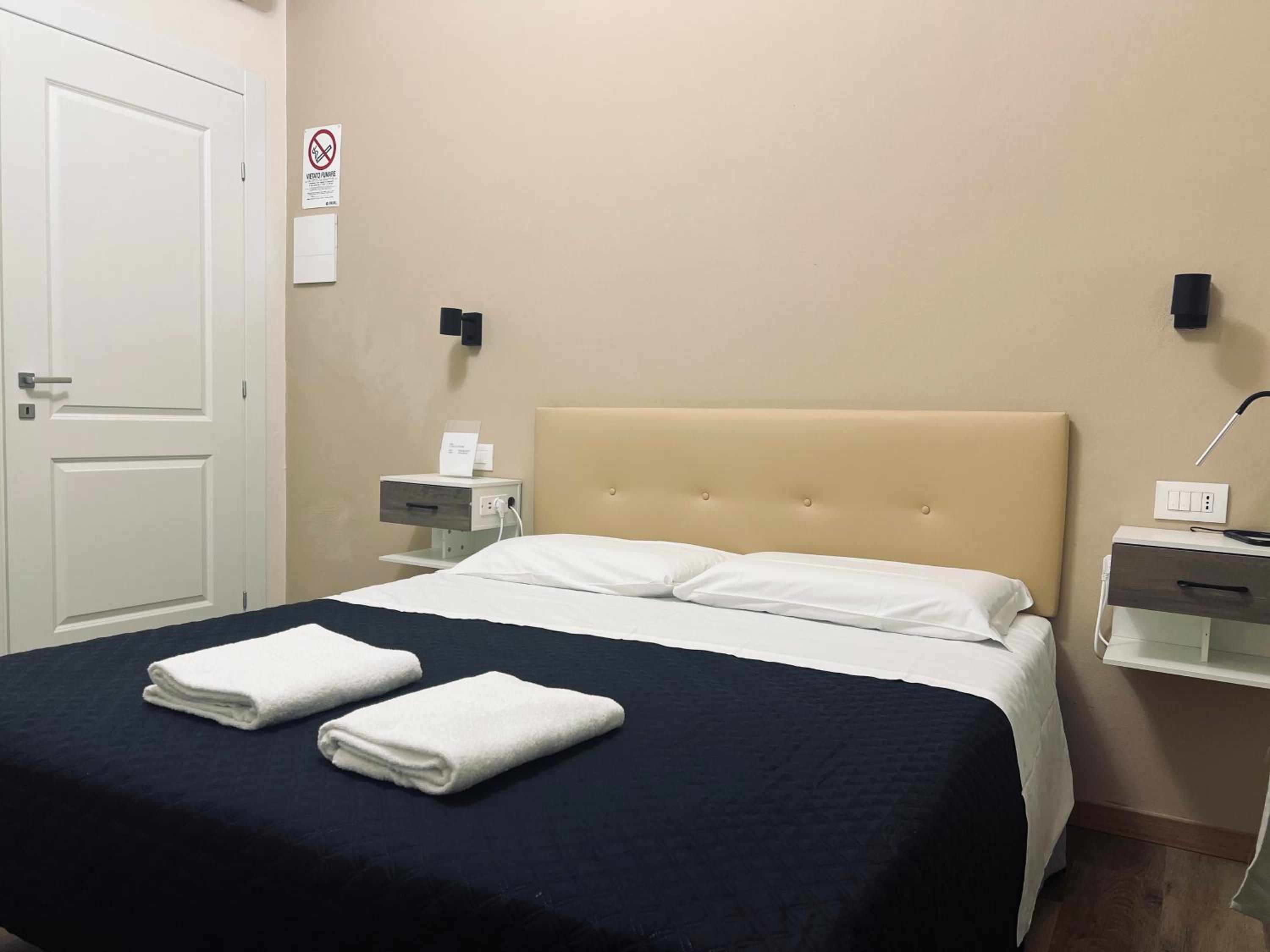 Deluxe Double Room - Photo 2
