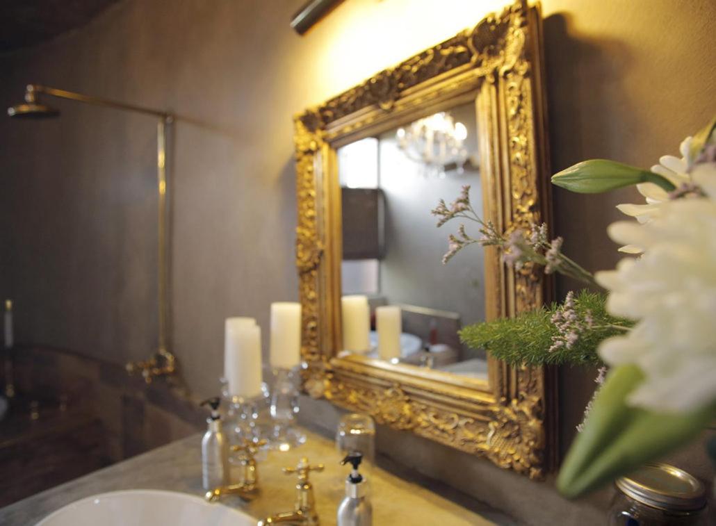 Double or Twin Room with Private Bathroom - Photo 7