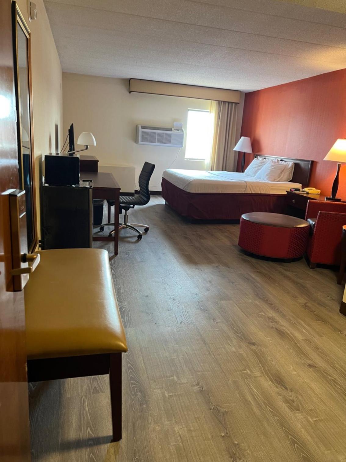 King Room - Non Smoking - Photo 6
