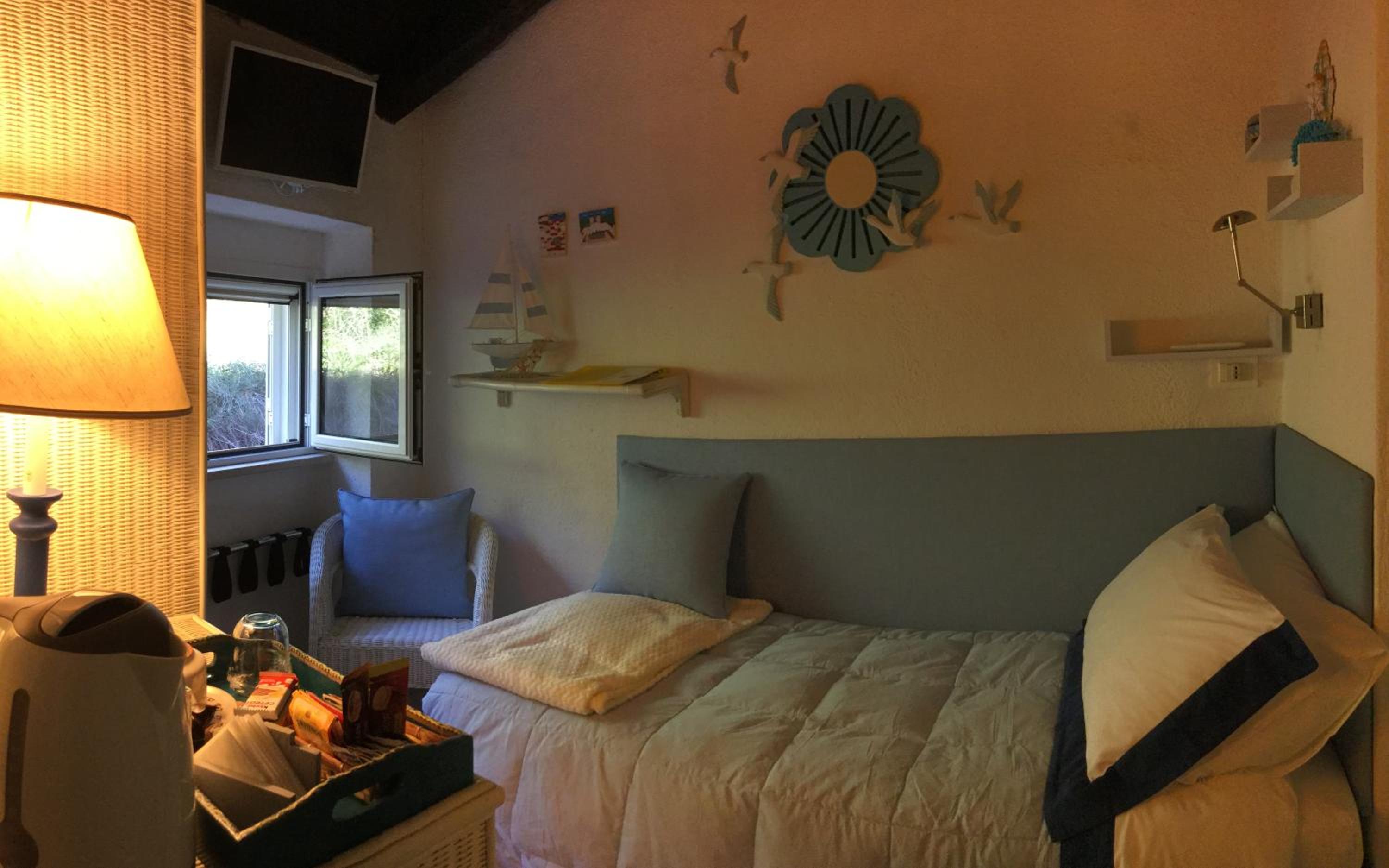 Small Single Room photo 2