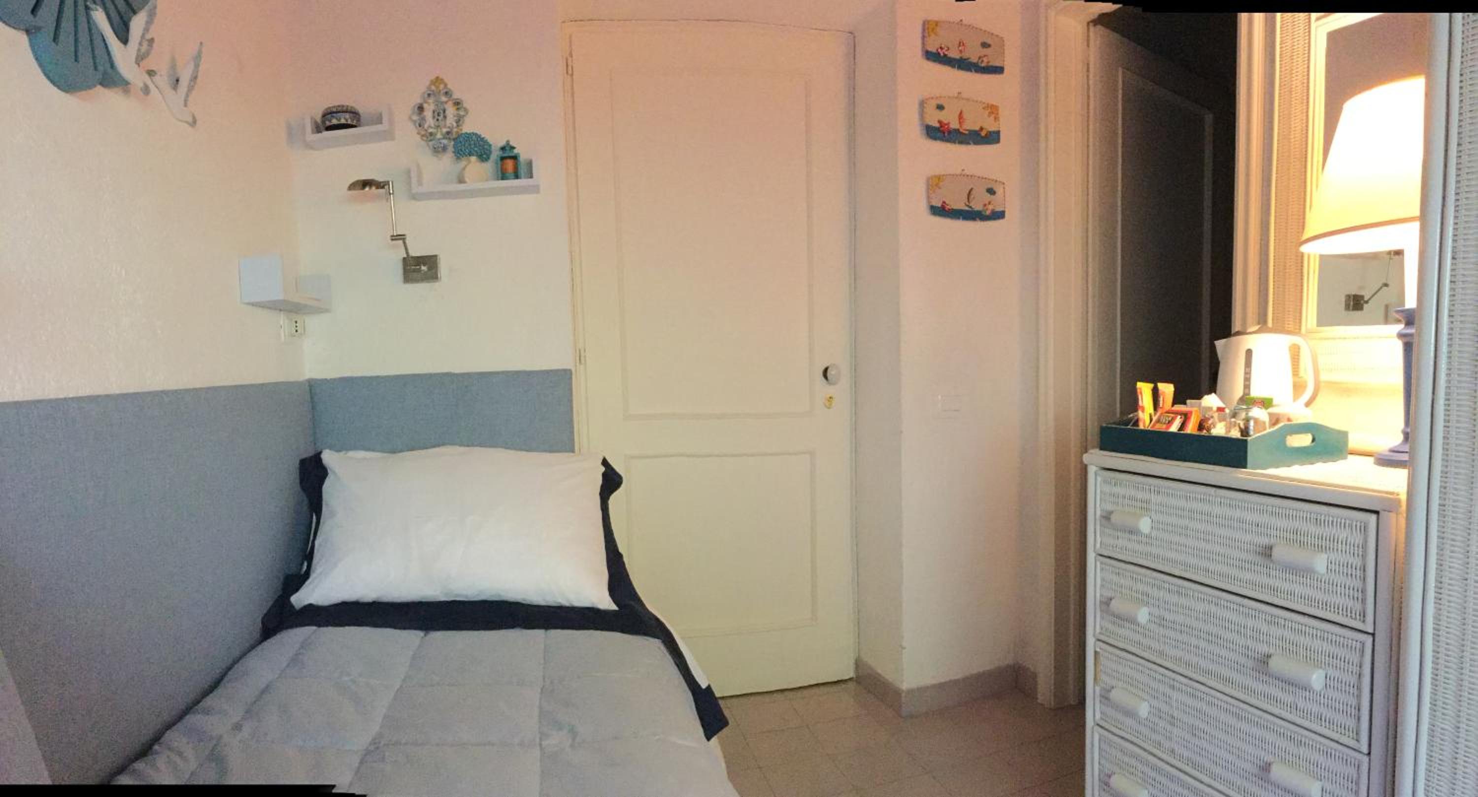Small Single Room photo 1