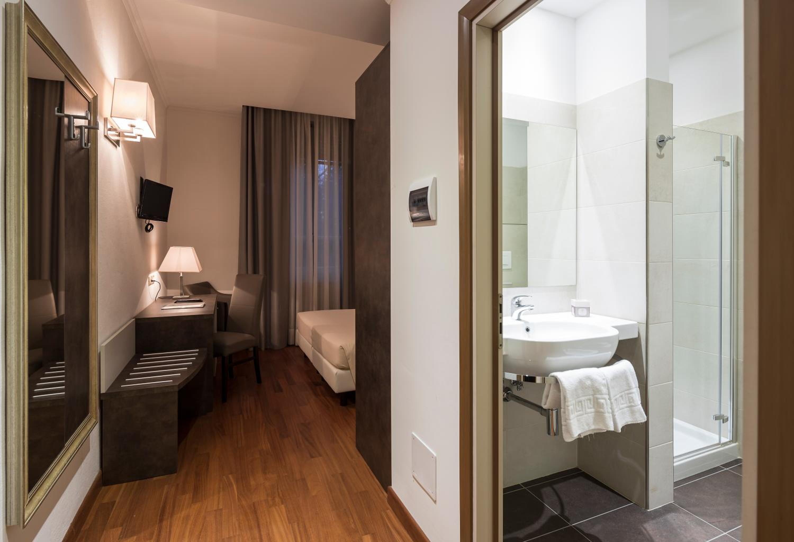 Deluxe Double or Twin Room - Photo 1