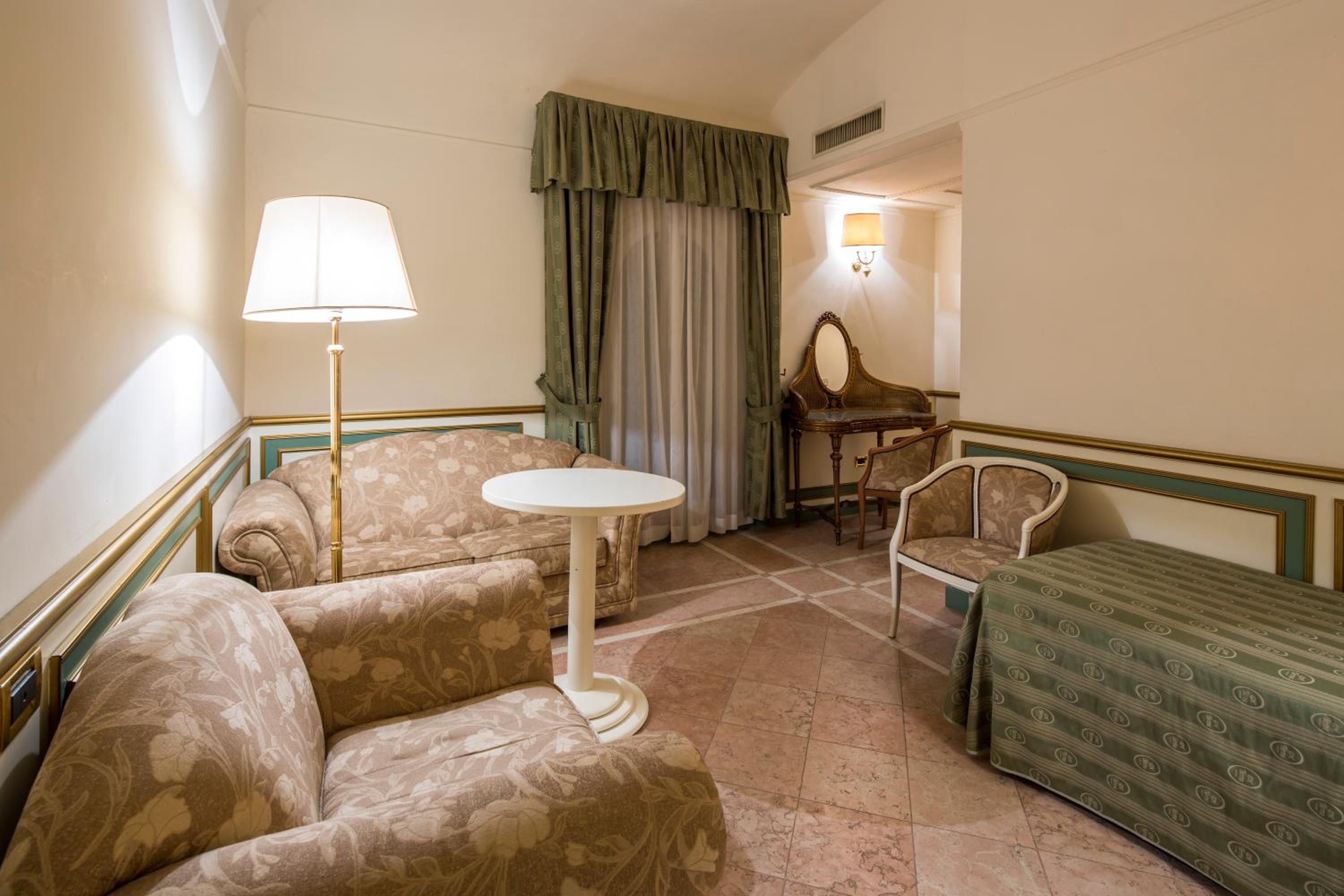Junior Suite - Photo 1