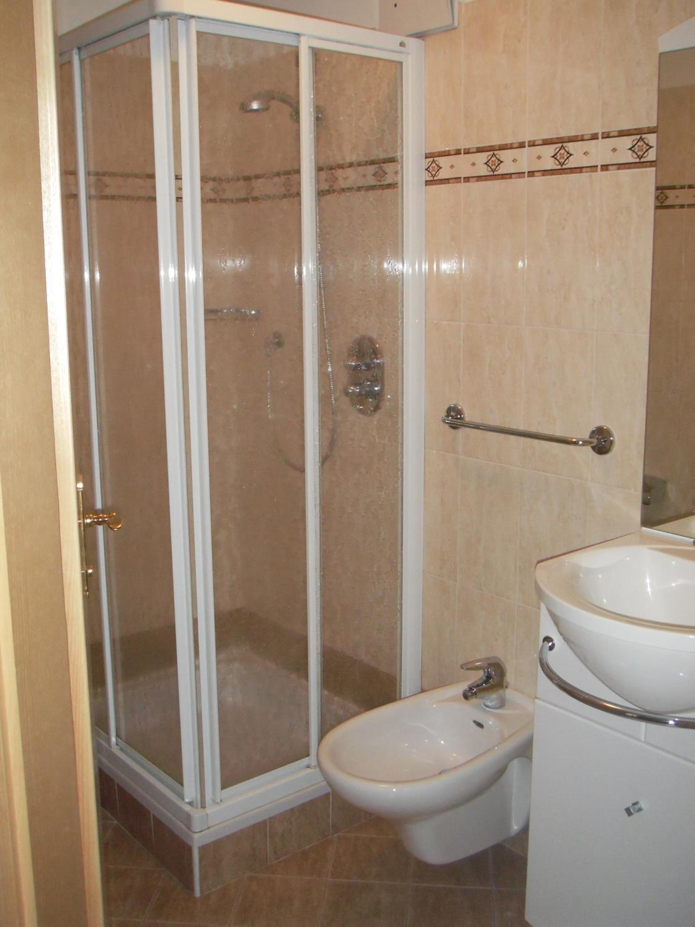 Double Room with Balcony - Photo 3