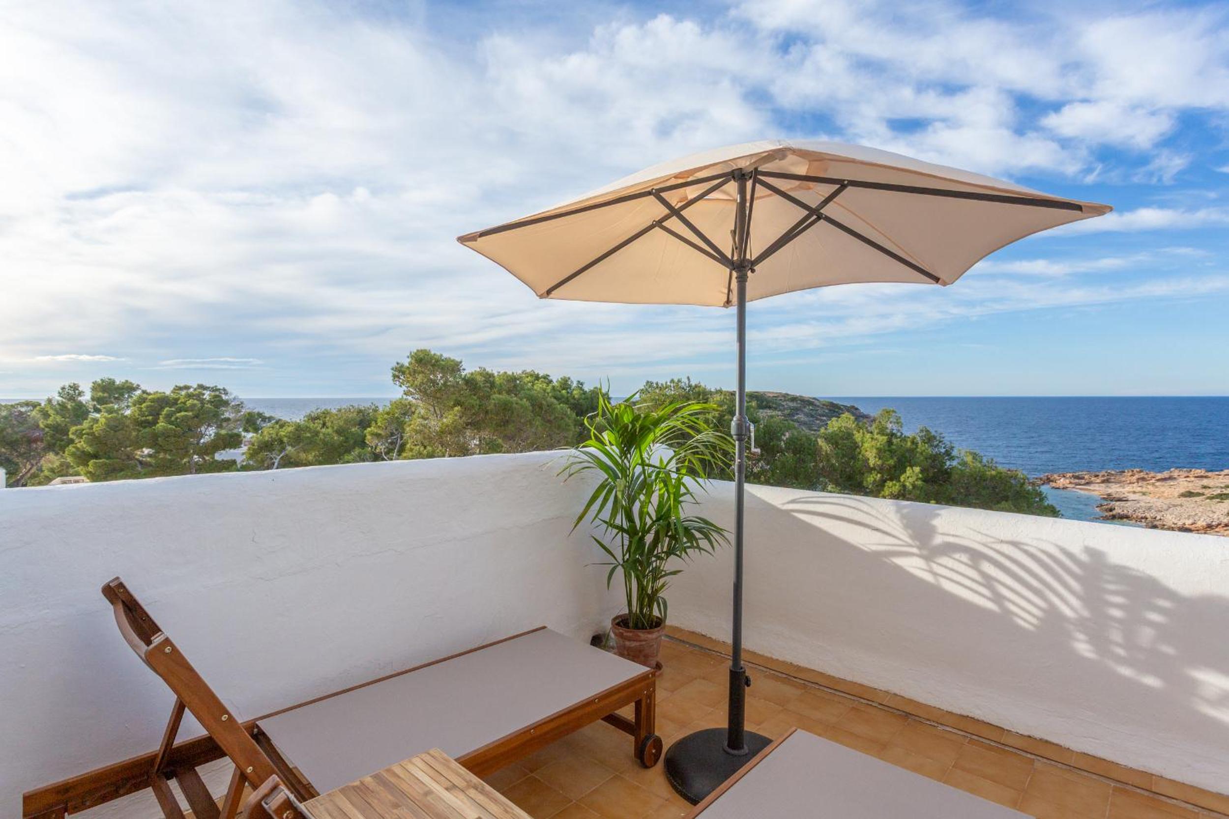 Three-Bedroom Apartment with Sea View photo 3