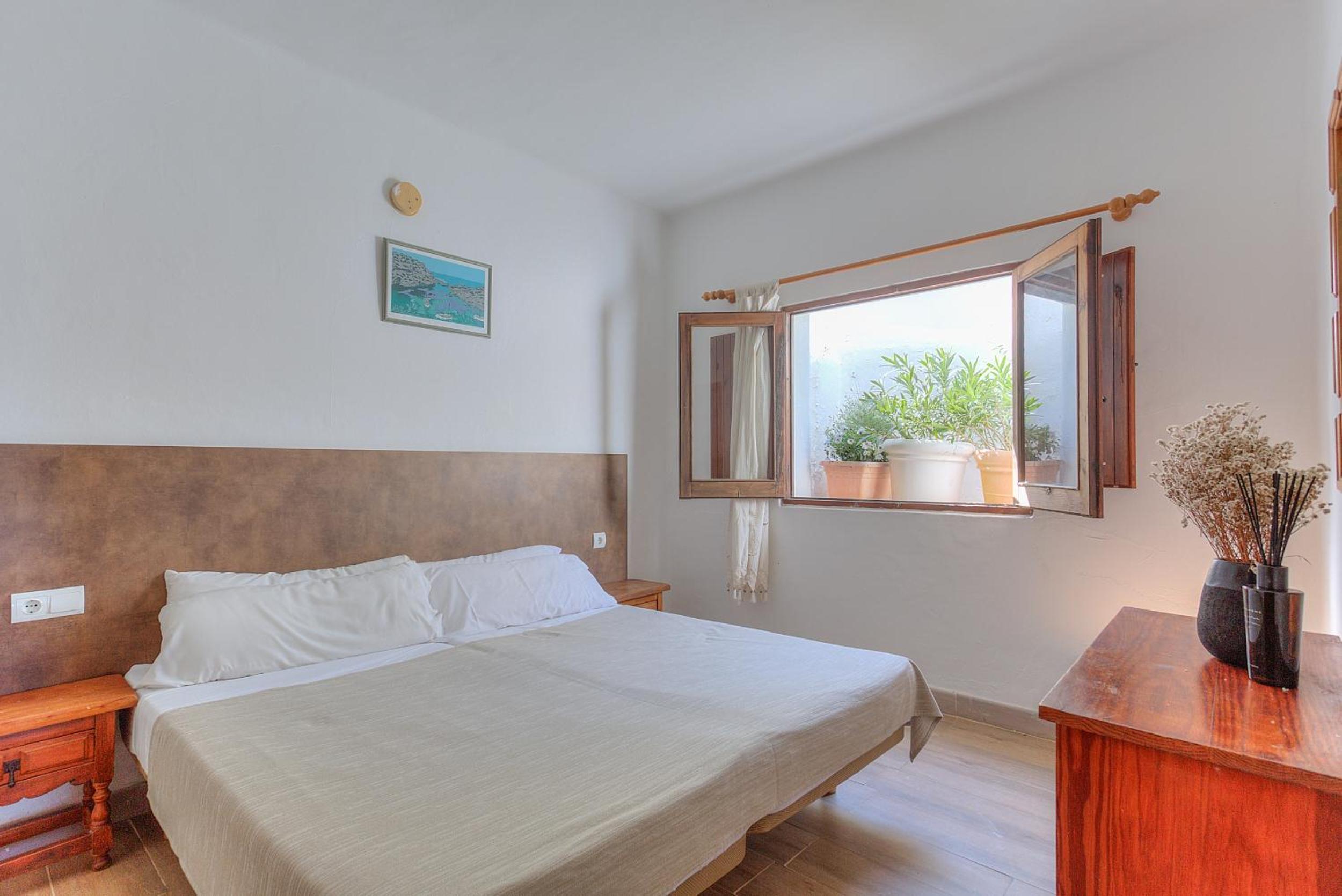One-Bedroom Apartment with Sea View photo 1