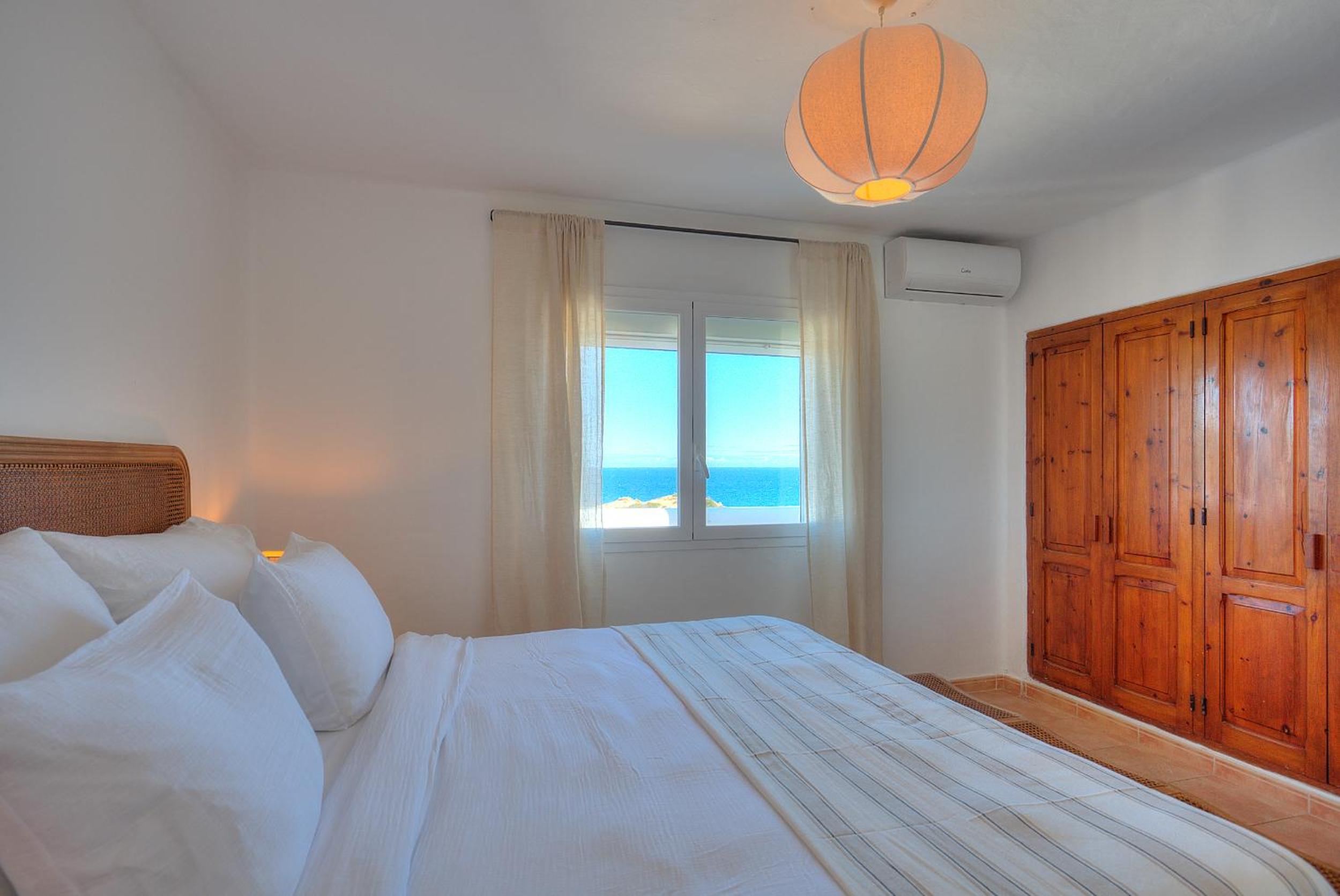 Three-Bedroom Apartment with Sea View photo 2