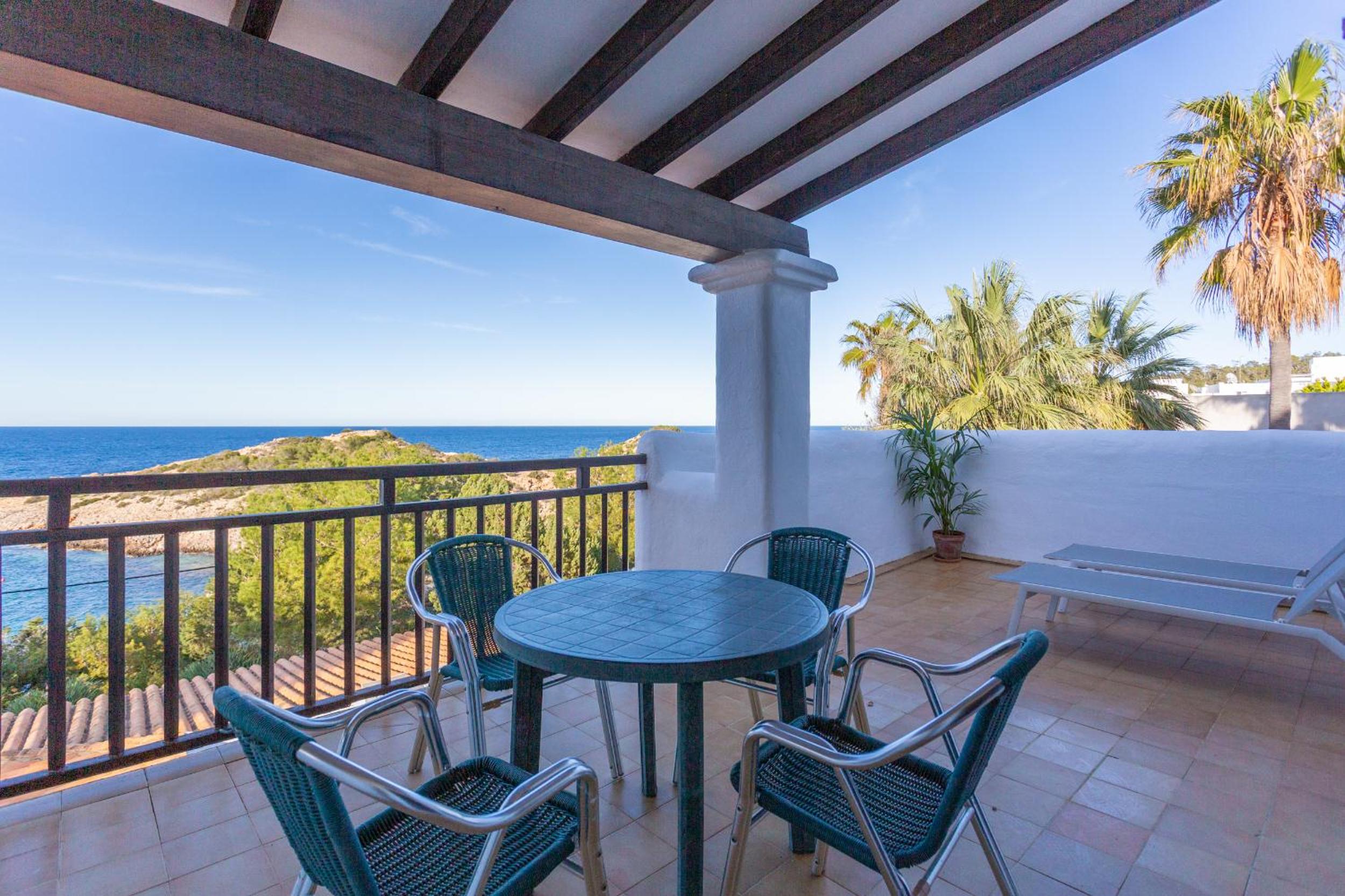 Superior Two-Bedroom Apartment with Sea View photo 2