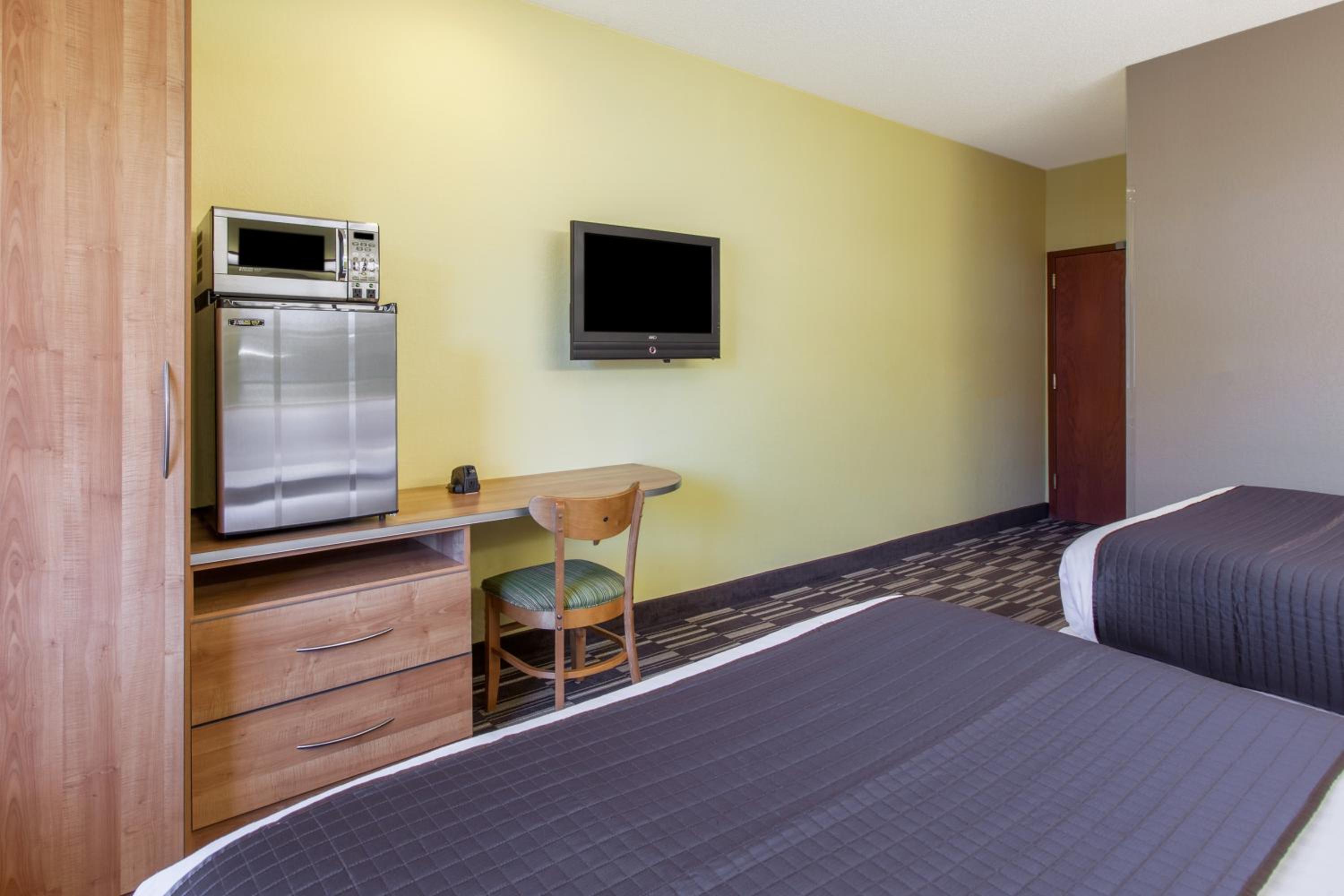 Queen Room with Two Queen Beds and Roll-In Shower - Mobility/Hearing Accessible - Non-Smoking - Photo 1