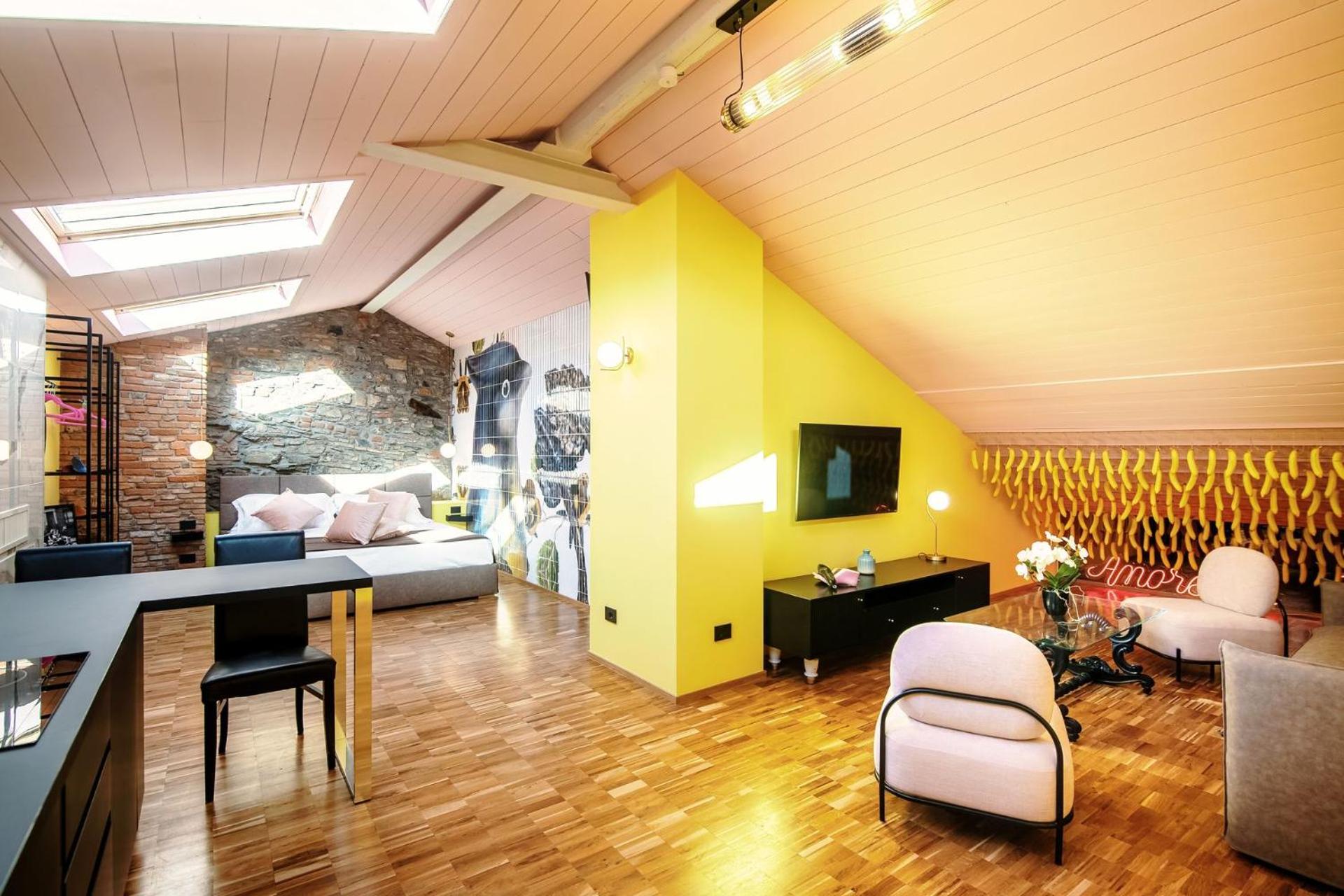 Executive Suite - Photo 6