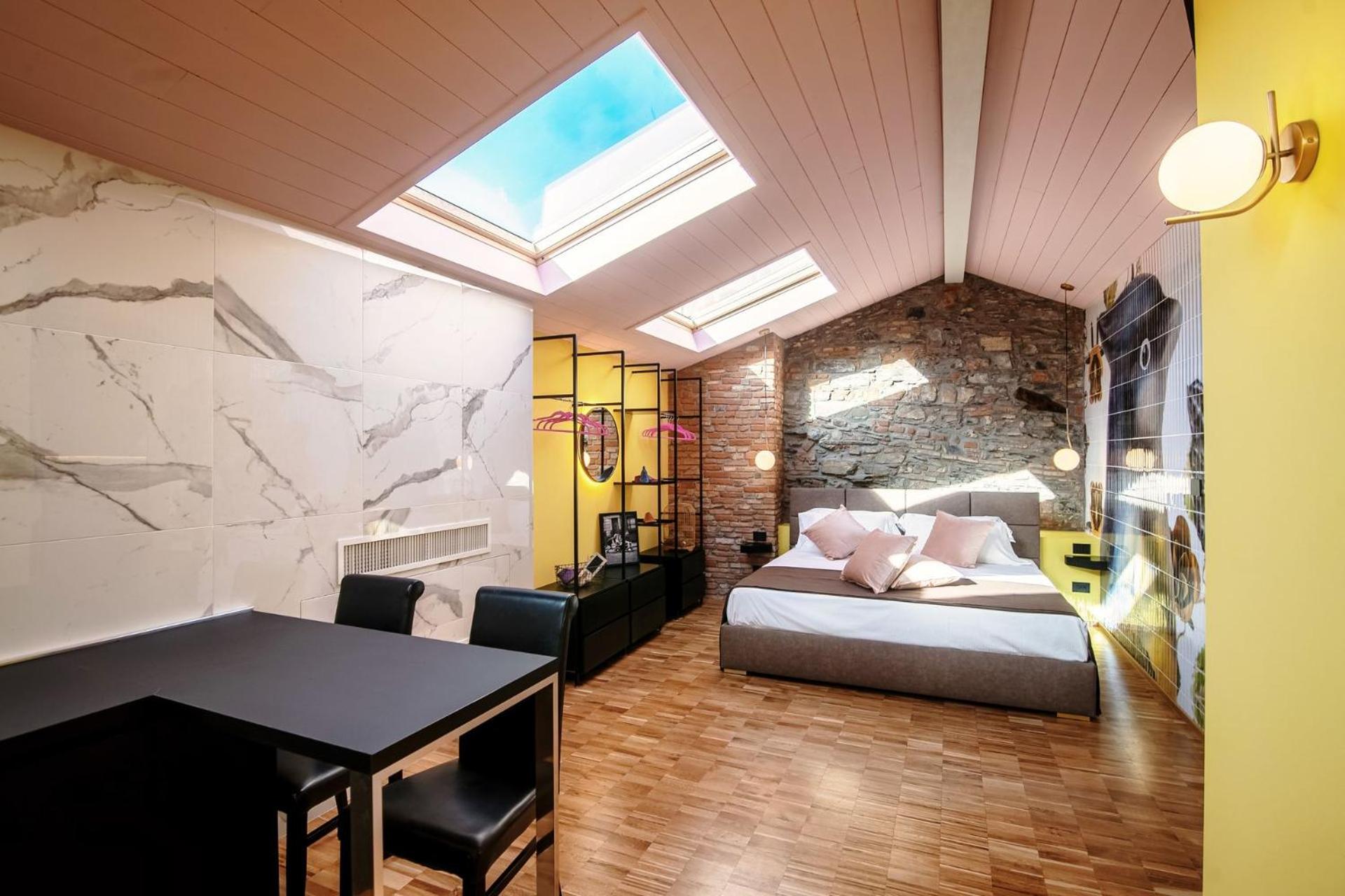 Executive Suite - Photo 17